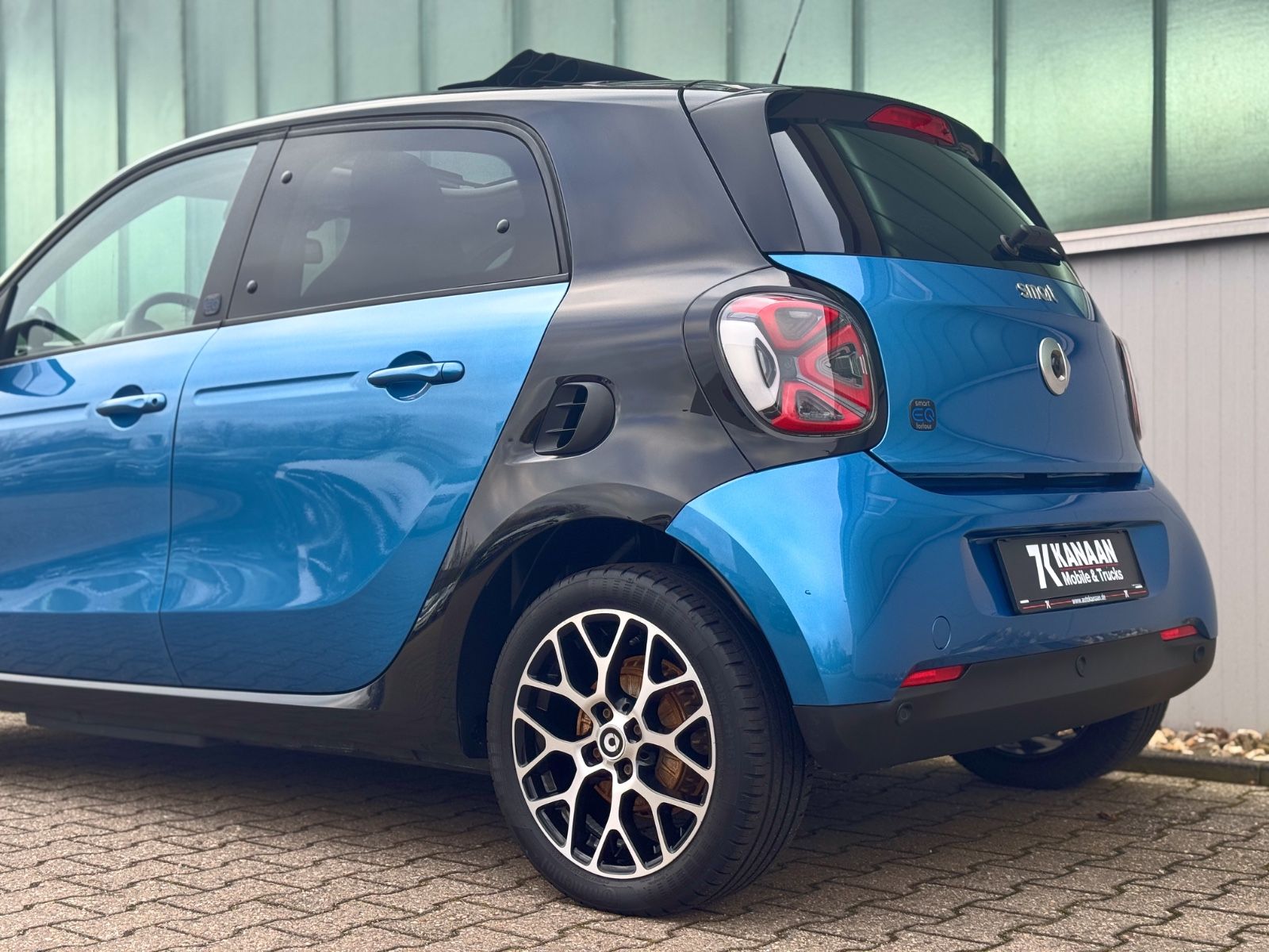 Fahrzeugabbildung Smart ForFour EQ Prime Exclusive *NAVI|CAM|LED*