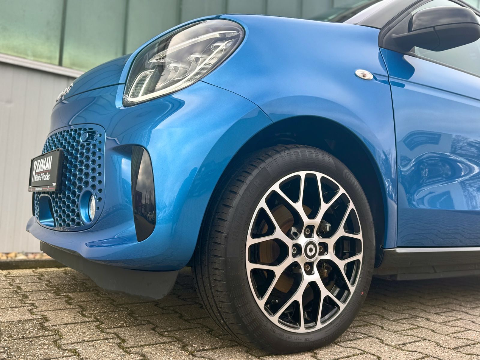 Fahrzeugabbildung Smart ForFour EQ Prime Exclusive *NAVI|CAM|LED*