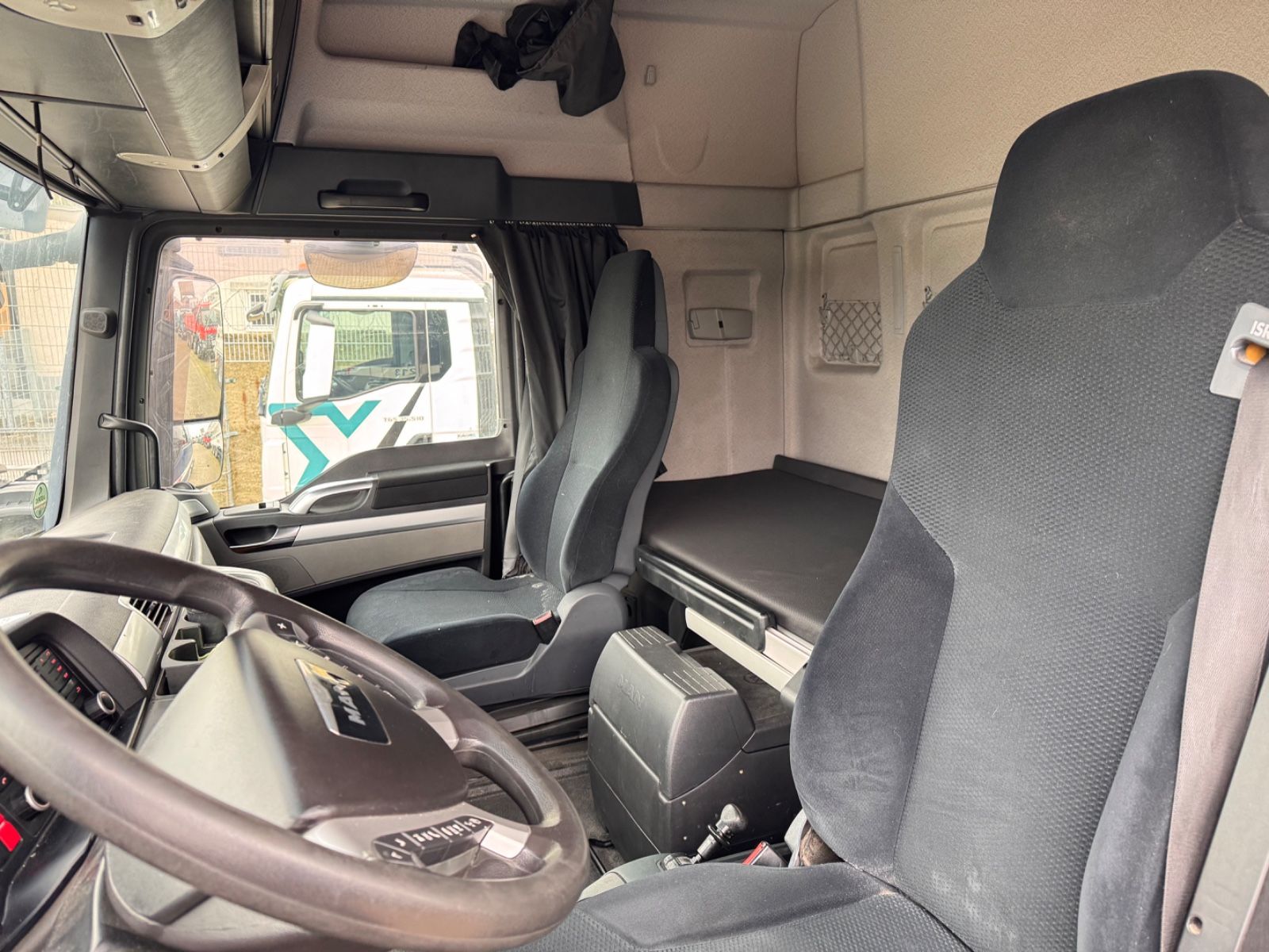 Fahrzeugabbildung MAN TGX 18.440 4x2   BLS  XLX    2 x Vorhanden !!!