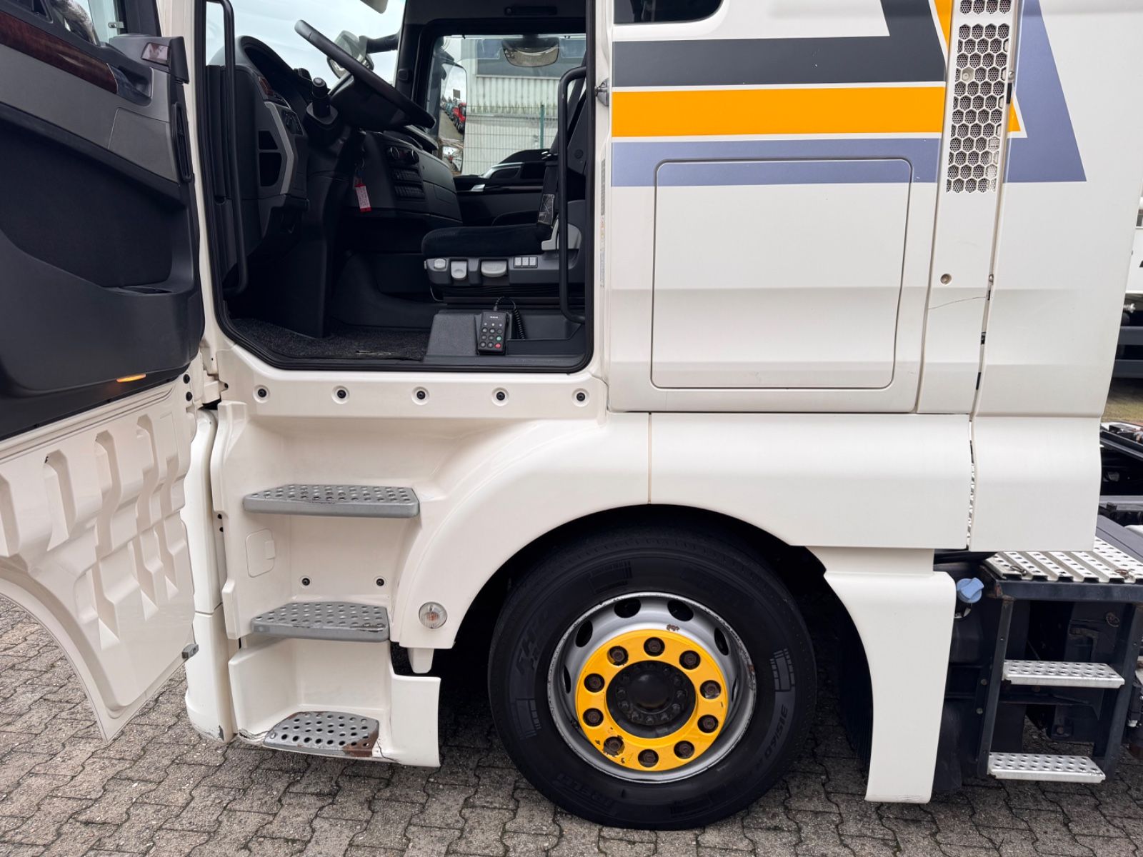 Fahrzeugabbildung MAN TGX 18.440 4x2   LLS-U LowLiner XXL