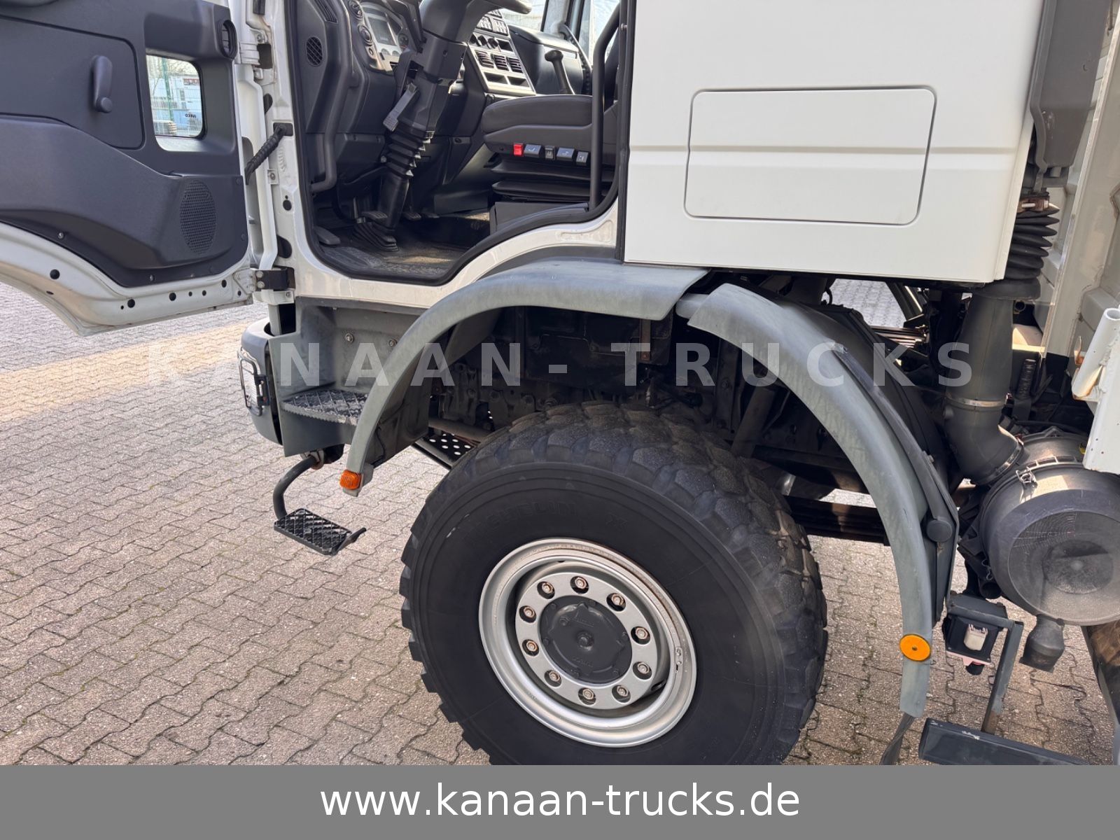 Fahrzeugabbildung Iveco 140 E240  Eurocargo 4x4 Miltär Camper Expedition