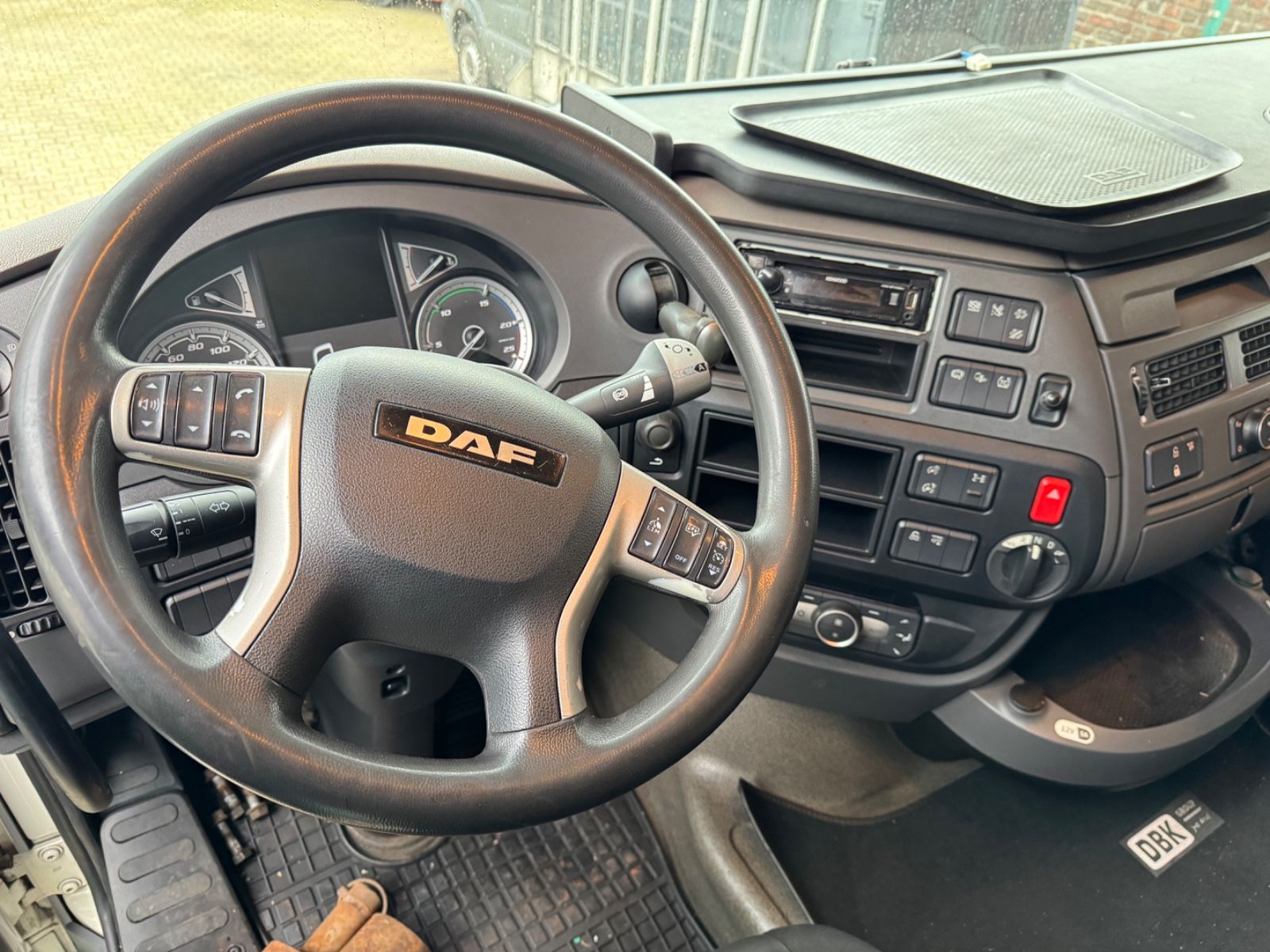 Fahrzeugabbildung DAF DAF XF 480 6X2 SSC Retarder 2xTanks Lift