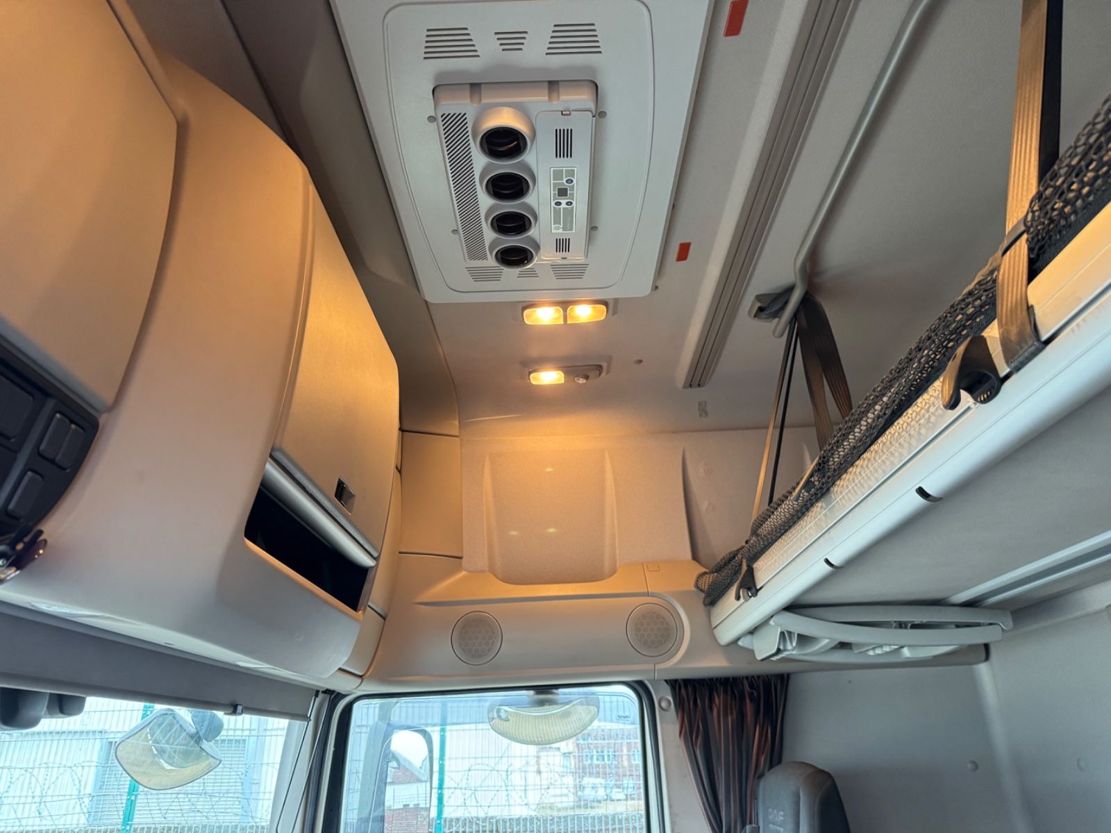 Fahrzeugabbildung DAF DAF XF 480 6X2 SSC Retarder 2xTanks Lift