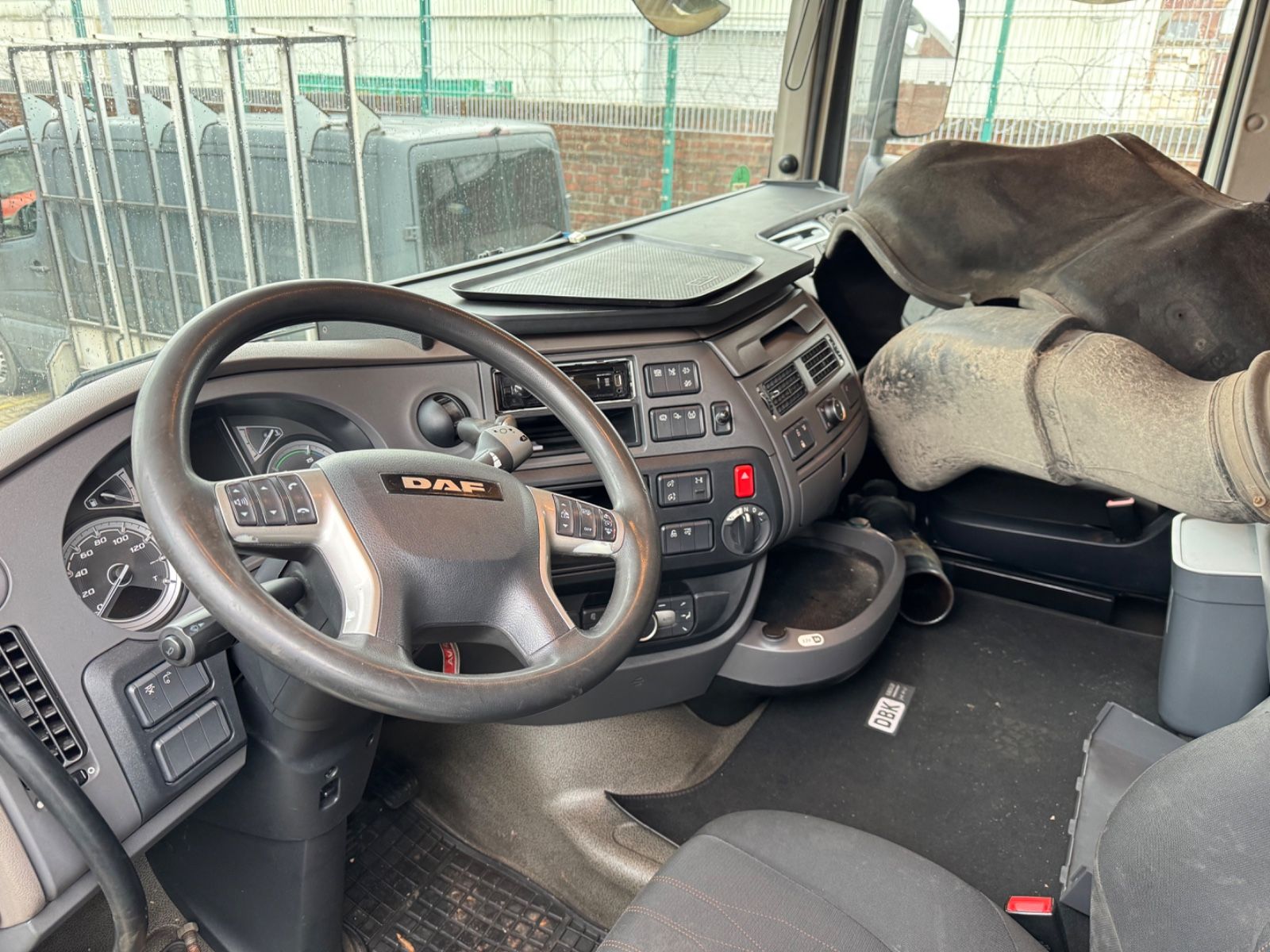 Fahrzeugabbildung DAF DAF XF 480 6X2 SSC Retarder 2xTanks Lift