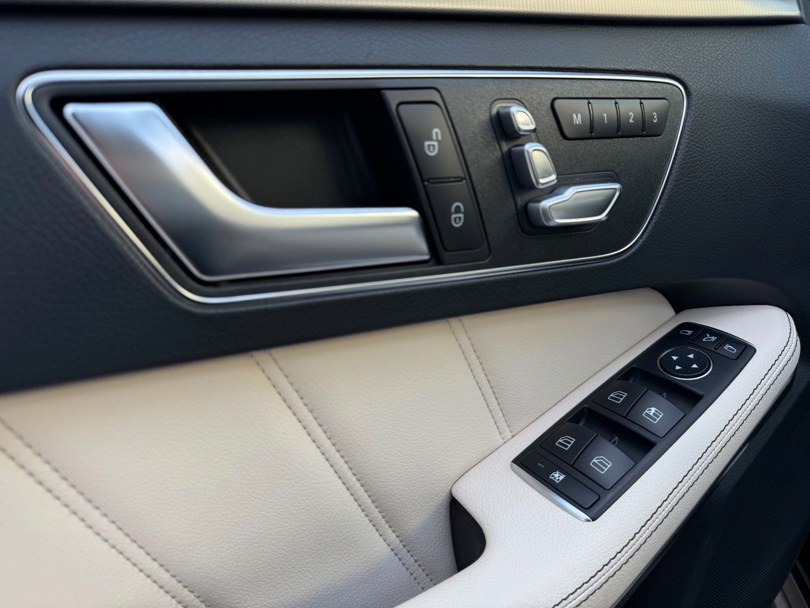 Fahrzeugabbildung Mercedes-Benz E 350 T Avantgarde *AMG|9G|CAM|LED|SCHIEBEDACH*