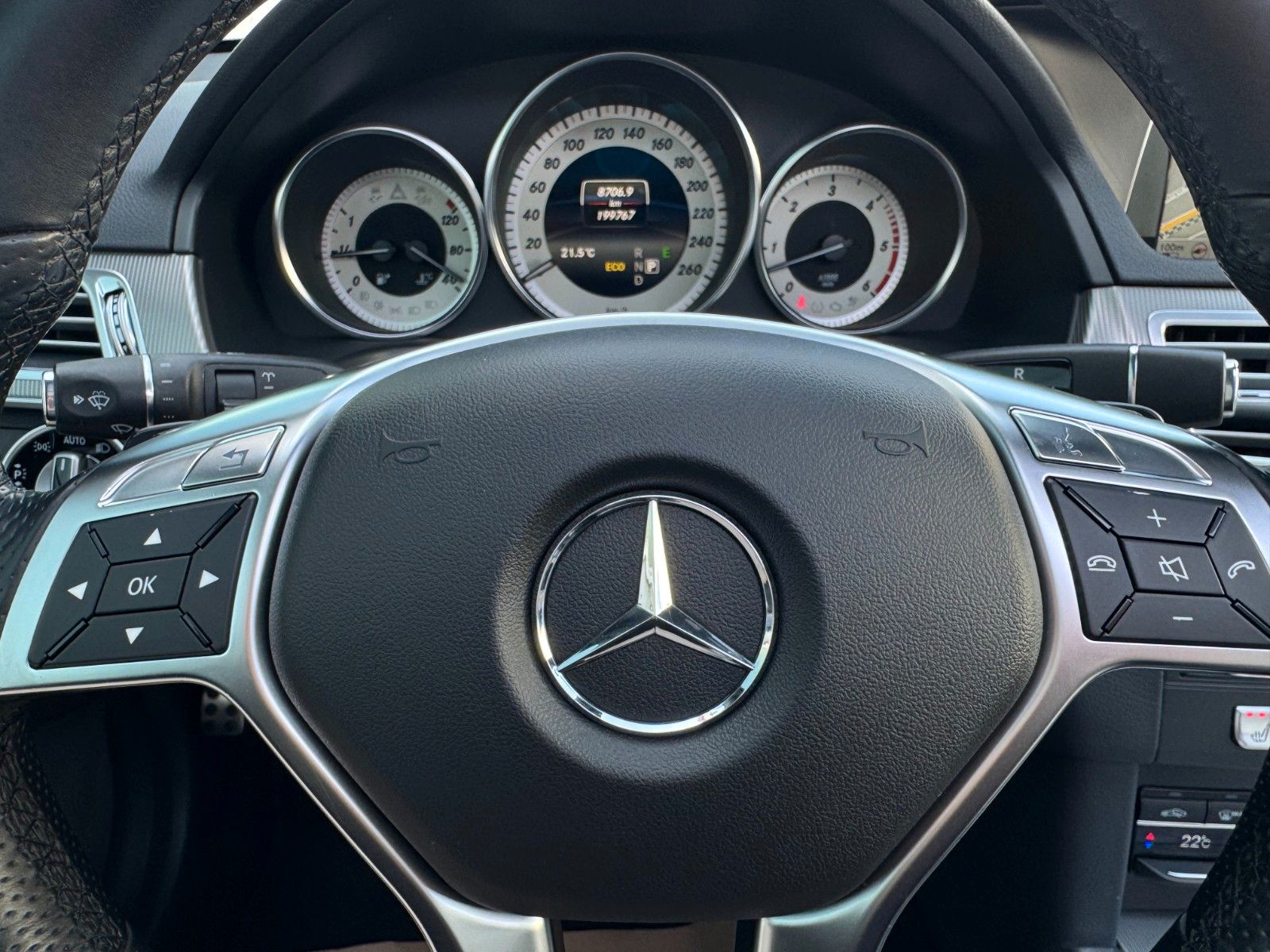 Fahrzeugabbildung Mercedes-Benz E 350 T Avantgarde *AMG|9G|CAM|LED|SCHIEBEDACH*