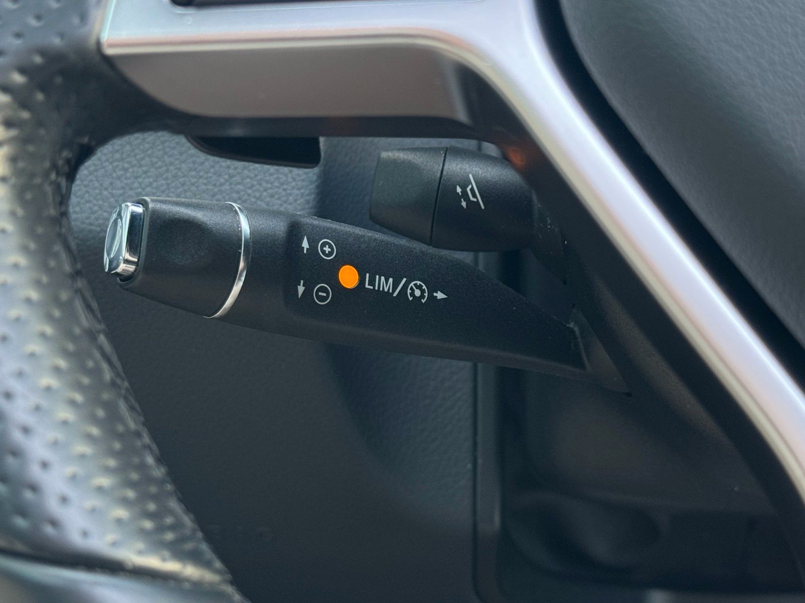 Fahrzeugabbildung Mercedes-Benz E 350 T Avantgarde *AMG|9G|CAM|LED|SCHIEBEDACH*