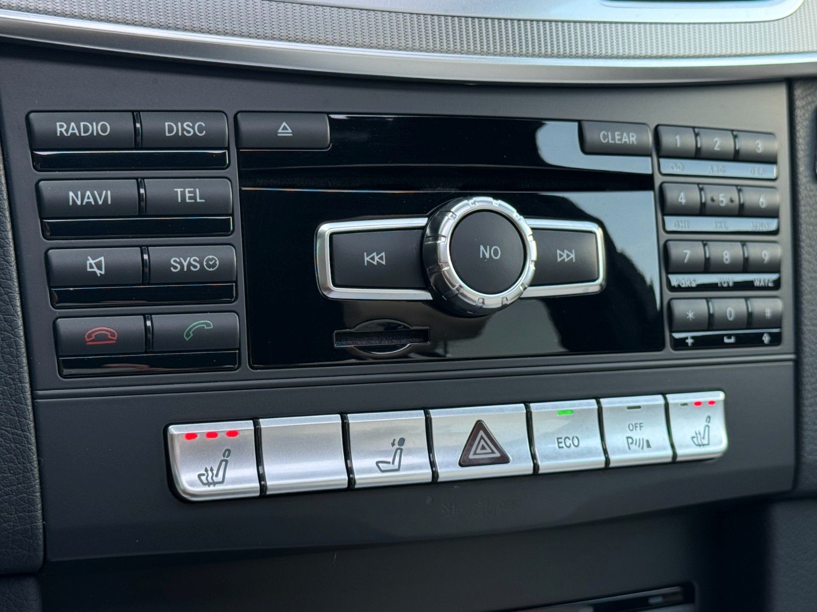 Fahrzeugabbildung Mercedes-Benz E 350 T Avantgarde *AMG|9G|CAM|LED|SCHIEBEDACH*