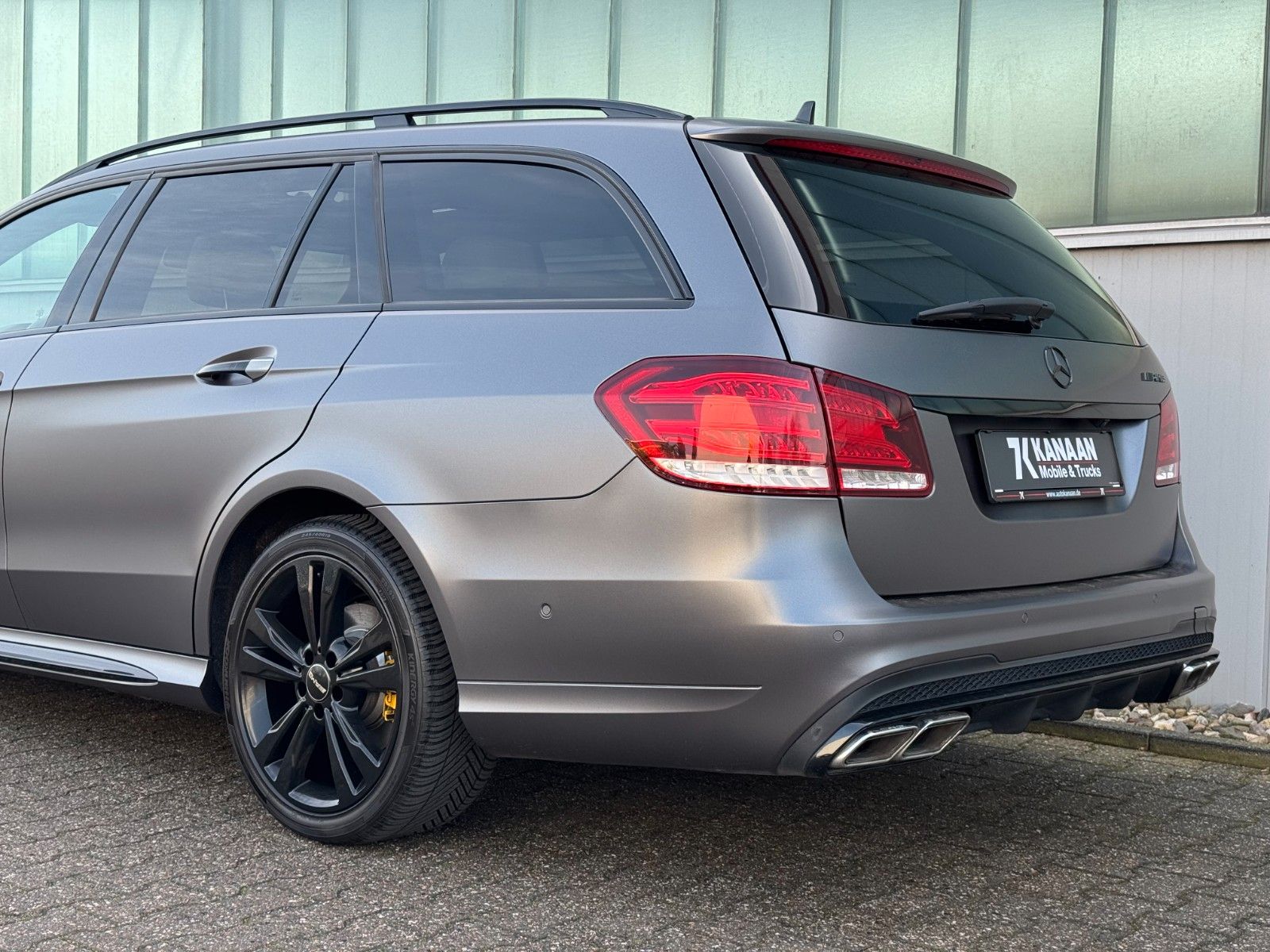 Fahrzeugabbildung Mercedes-Benz E 350 T Avantgarde *AMG|9G|CAM|LED|SCHIEBEDACH*