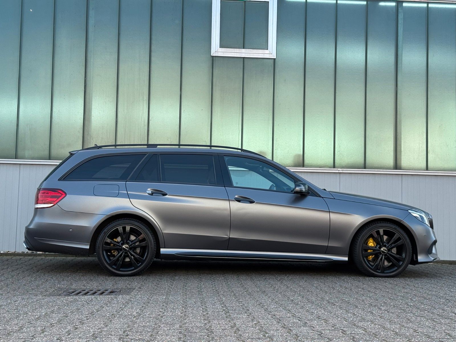 Fahrzeugabbildung Mercedes-Benz E 350 T Avantgarde *AMG|9G|CAM|LED|SCHIEBEDACH*