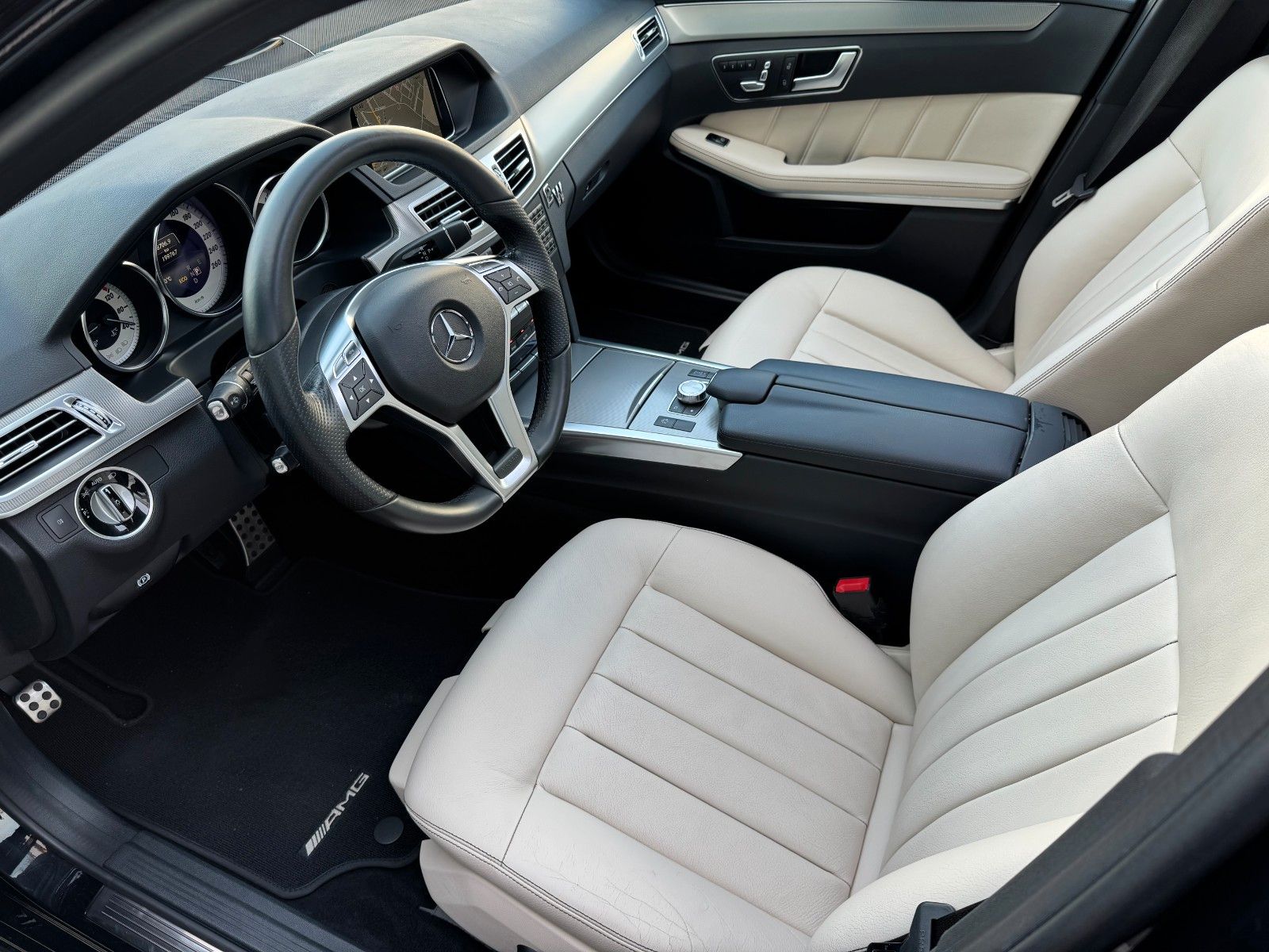 Fahrzeugabbildung Mercedes-Benz E 350 T Avantgarde *AMG|9G|CAM|LED|SCHIEBEDACH*