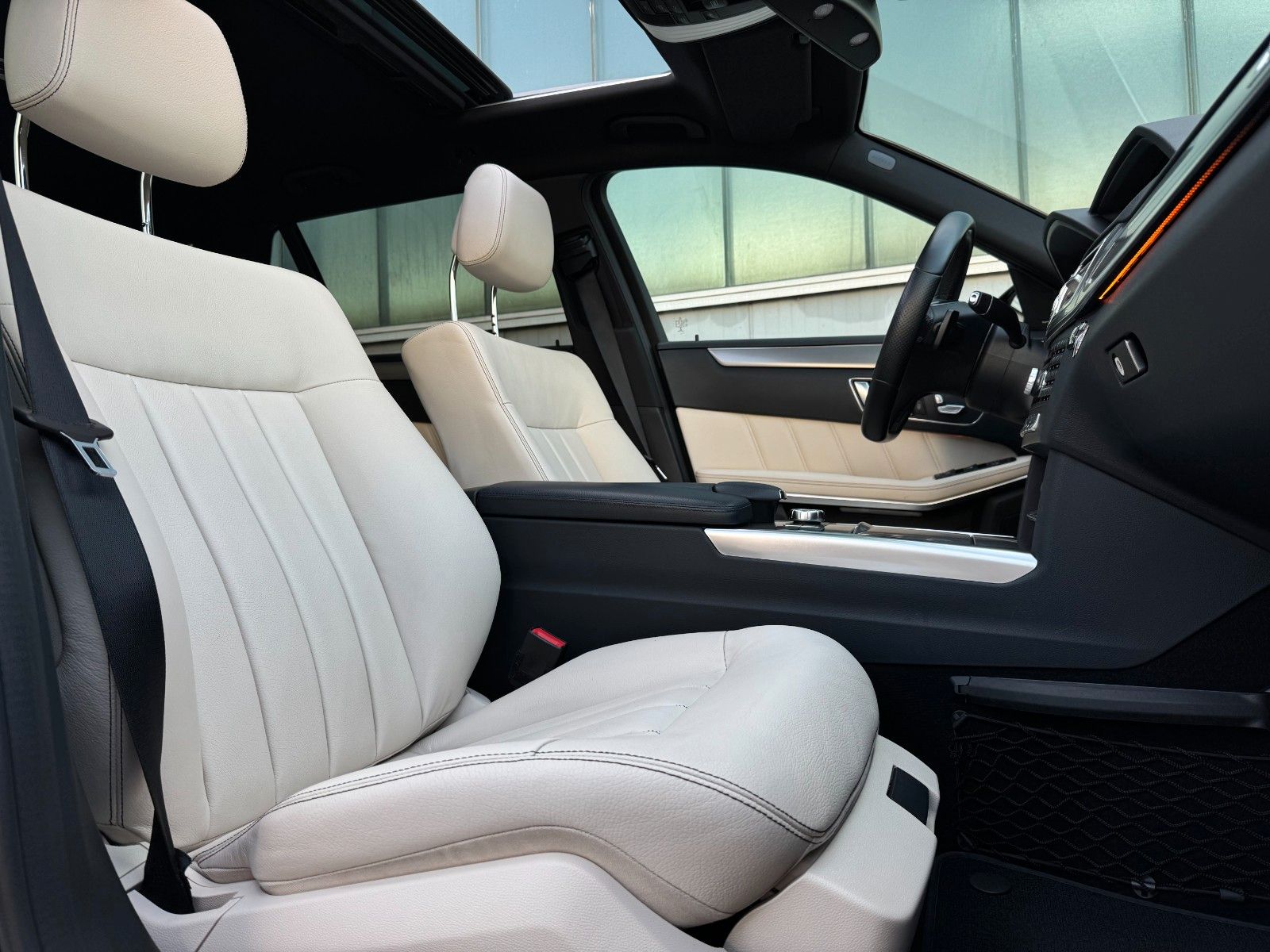 Fahrzeugabbildung Mercedes-Benz E 350 T Avantgarde *AMG|9G|CAM|LED|SCHIEBEDACH*