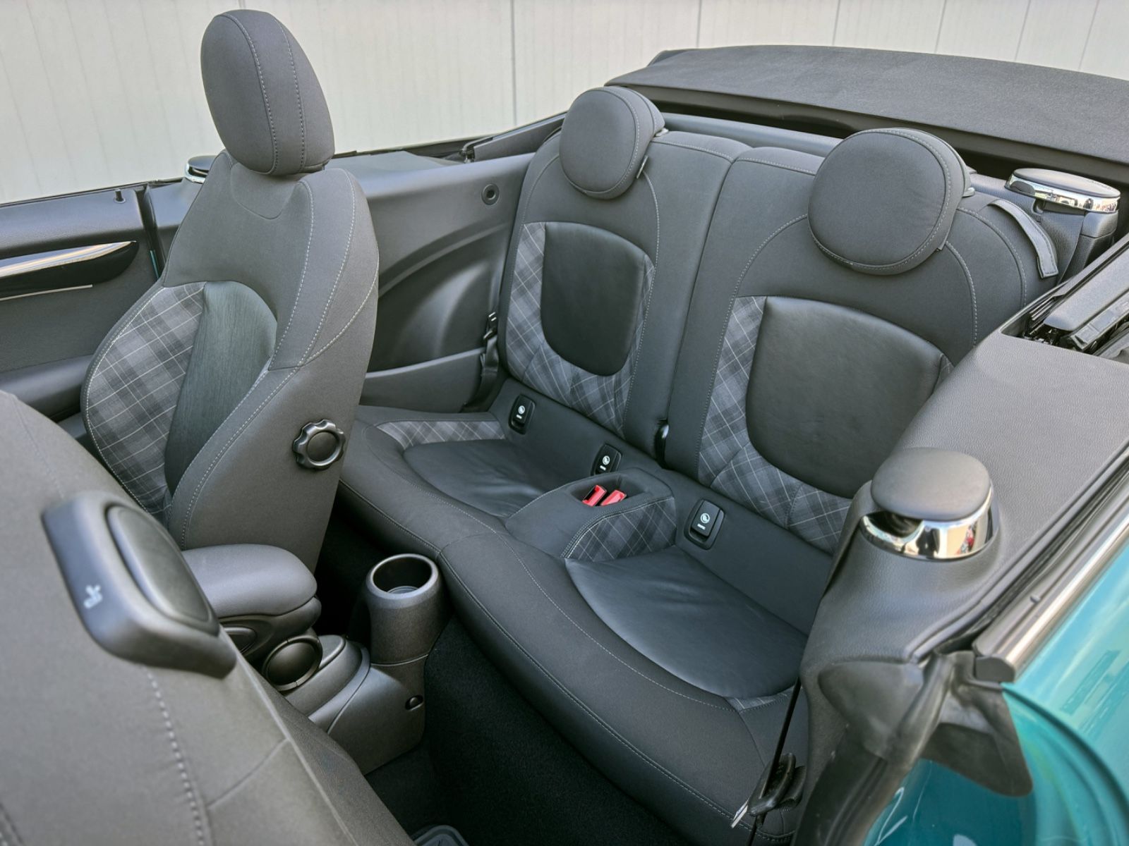 Fahrzeugabbildung MINI 1.5 Cooper Cabriolet *NAVI|LED|AMBIENTE|PDC|SHZ*