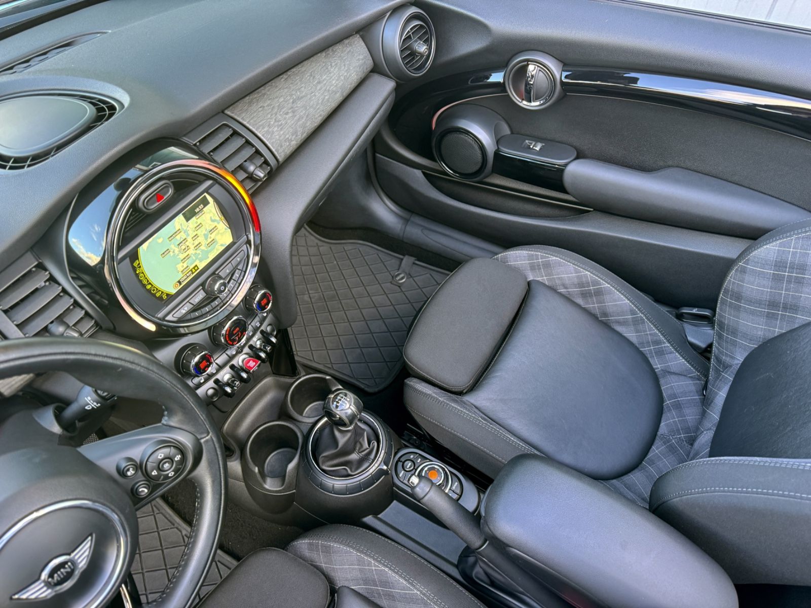 Fahrzeugabbildung MINI 1.5 Cooper Cabriolet *NAVI|LED|AMBIENTE|PDC|SHZ*