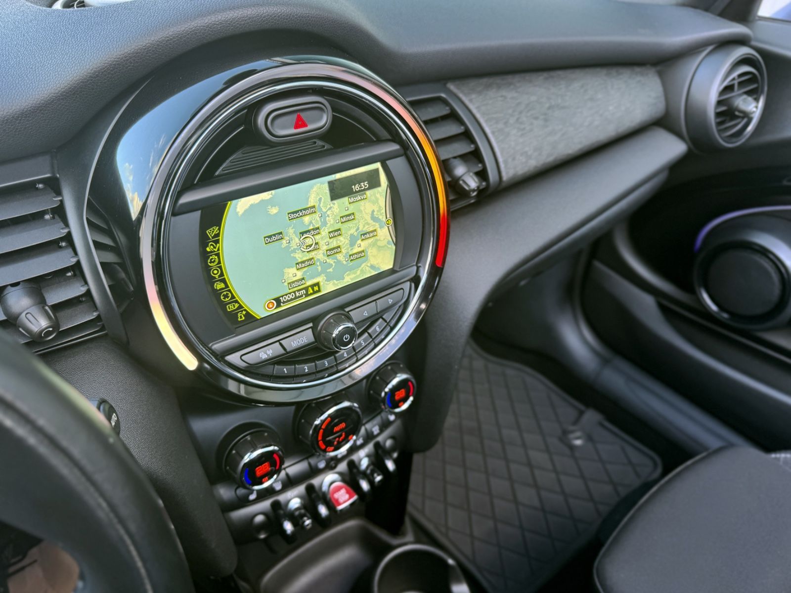 Fahrzeugabbildung MINI 1.5 Cooper Cabriolet *NAVI|LED|AMBIENTE|PDC|SHZ*