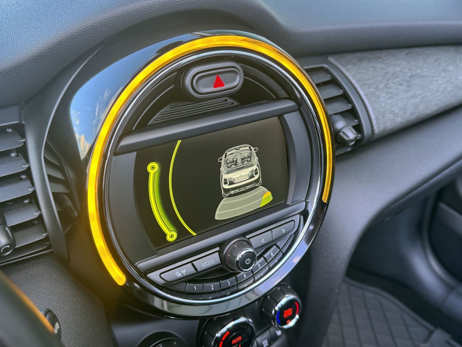 Fahrzeugabbildung MINI 1.5 Cooper Cabriolet *NAVI|LED|AMBIENTE|PDC|SHZ*