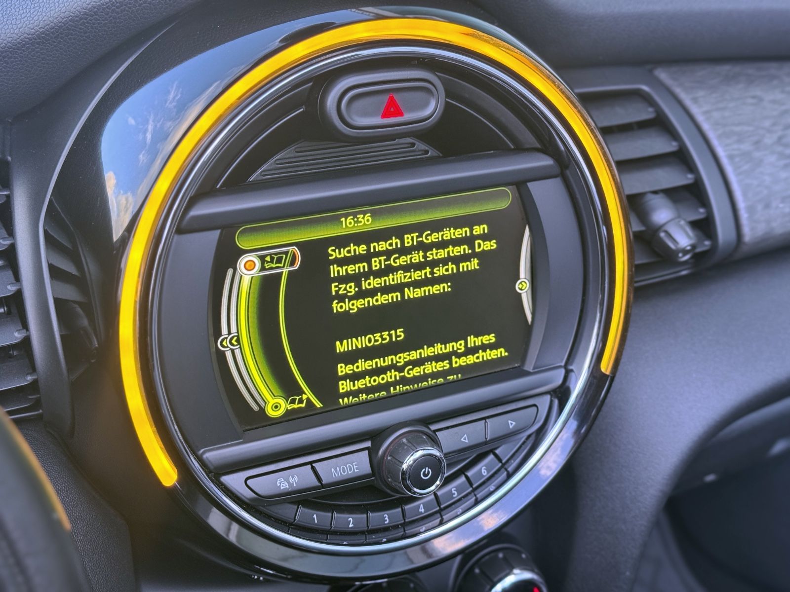 Fahrzeugabbildung MINI 1.5 Cooper Cabriolet *NAVI|LED|AMBIENTE|PDC|SHZ*