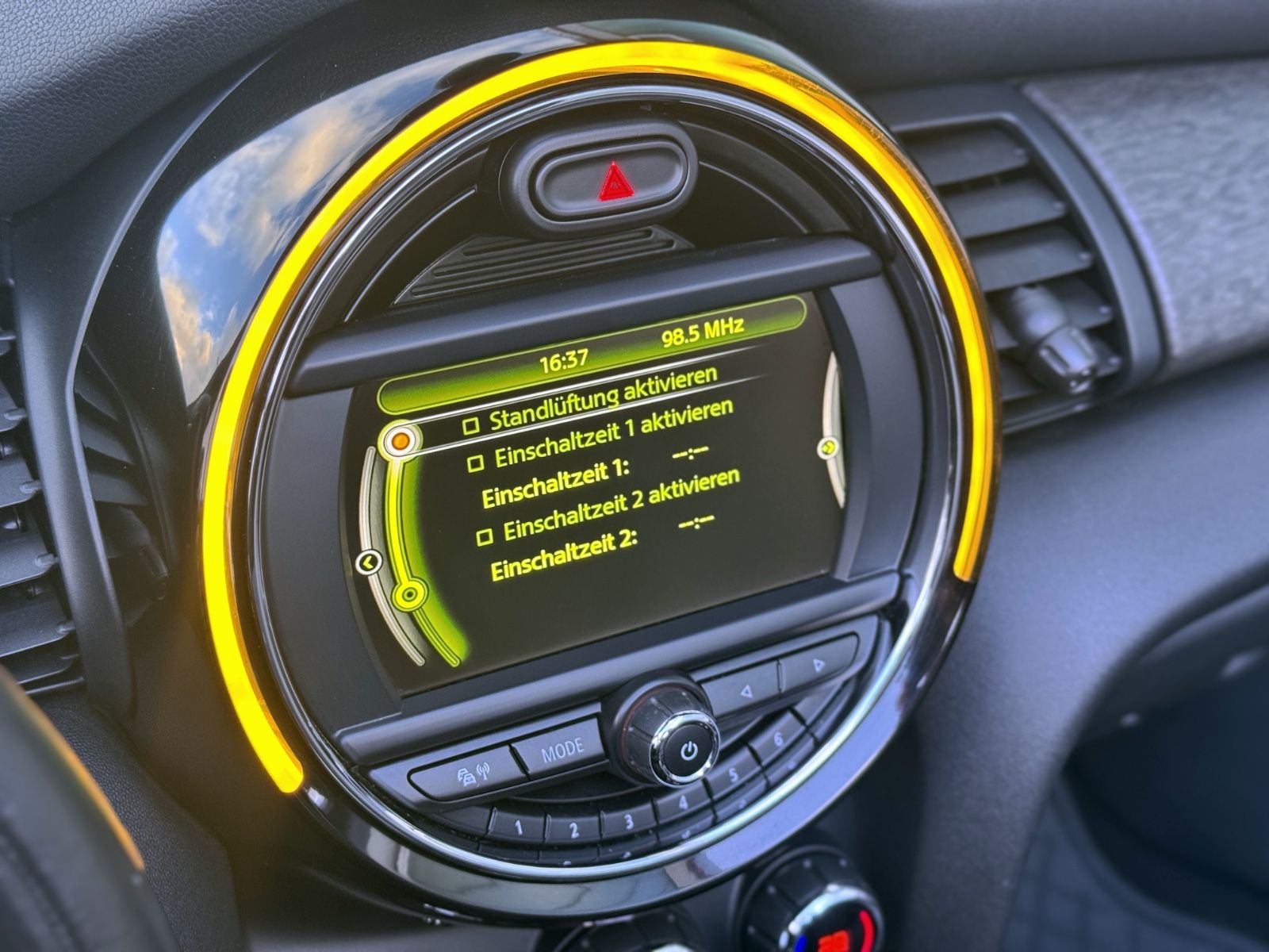 Fahrzeugabbildung MINI 1.5 Cooper Cabriolet *NAVI|LED|AMBIENTE|PDC|SHZ*