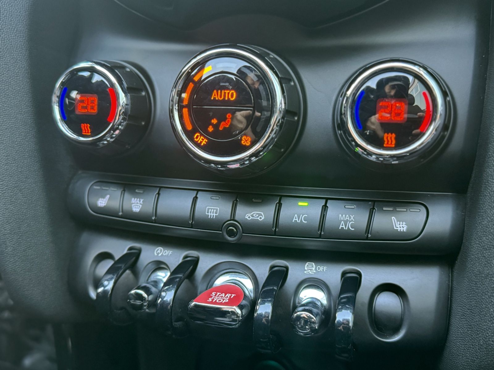 Fahrzeugabbildung MINI 1.5 Cooper Cabriolet *NAVI|LED|AMBIENTE|PDC|SHZ*