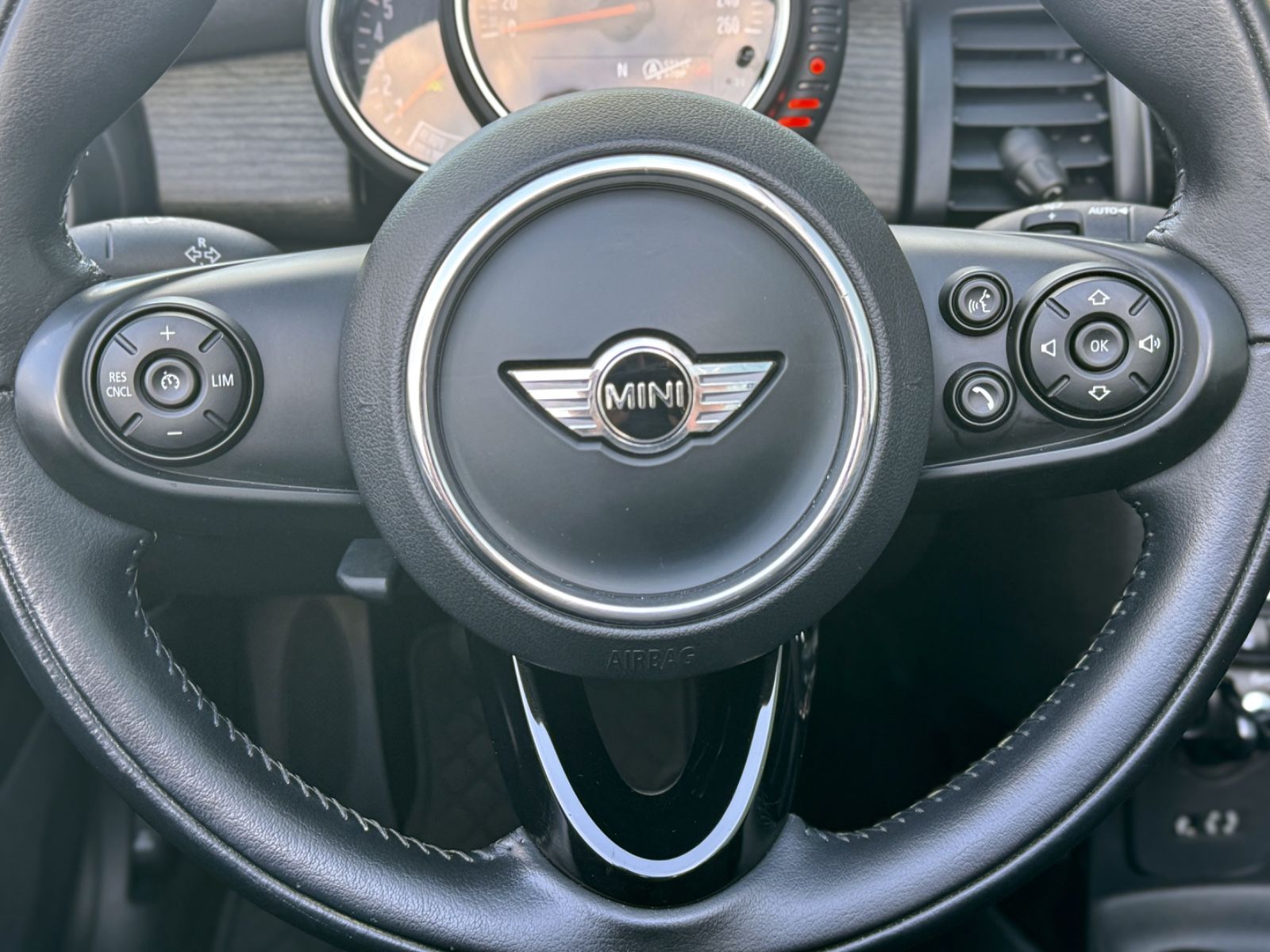 Fahrzeugabbildung MINI 1.5 Cooper Cabriolet *NAVI|LED|AMBIENTE|PDC|SHZ*