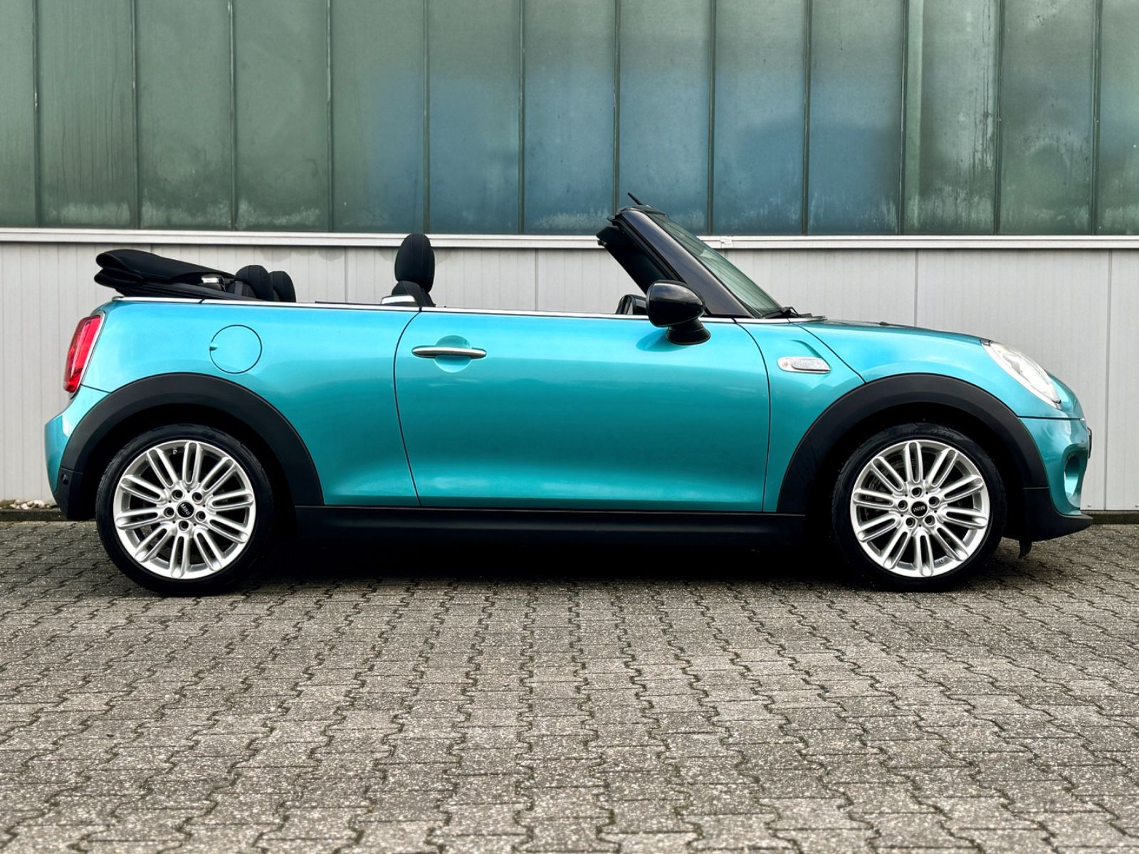 Fahrzeugabbildung MINI 1.5 Cooper Cabriolet *NAVI|LED|AMBIENTE|PDC|SHZ*