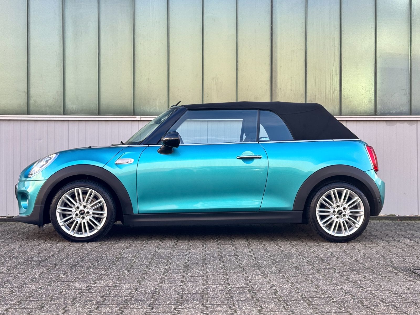 Fahrzeugabbildung MINI 1.5 Cooper Cabriolet *NAVI|LED|AMBIENTE|PDC|SHZ*