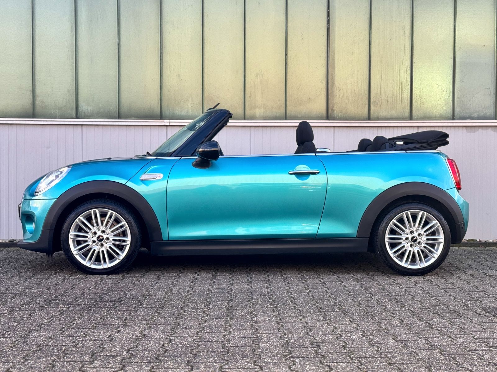 Fahrzeugabbildung MINI 1.5 Cooper Cabriolet *NAVI|LED|AMBIENTE|PDC|SHZ*