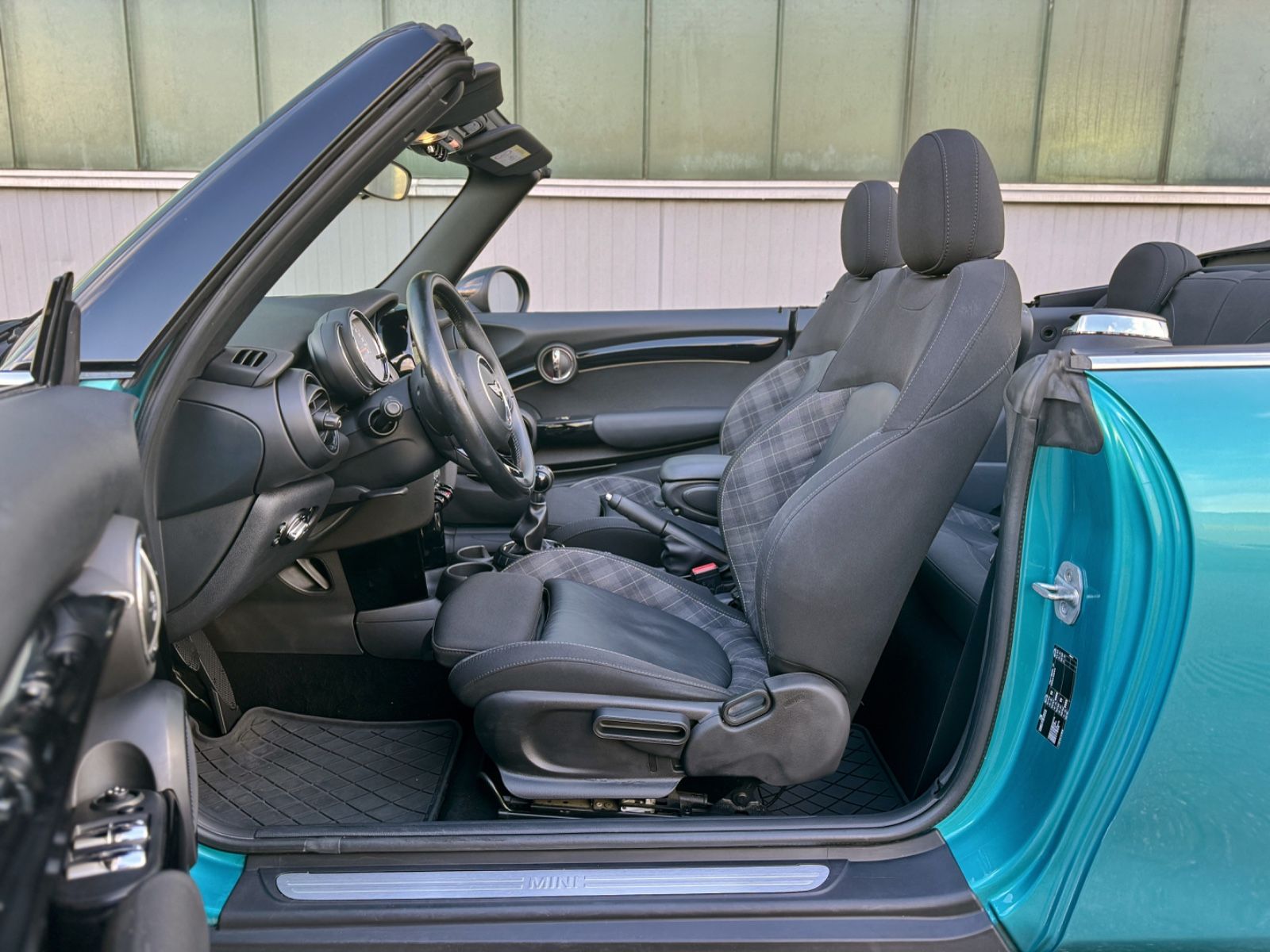 Fahrzeugabbildung MINI 1.5 Cooper Cabriolet *NAVI|LED|AMBIENTE|PDC|SHZ*