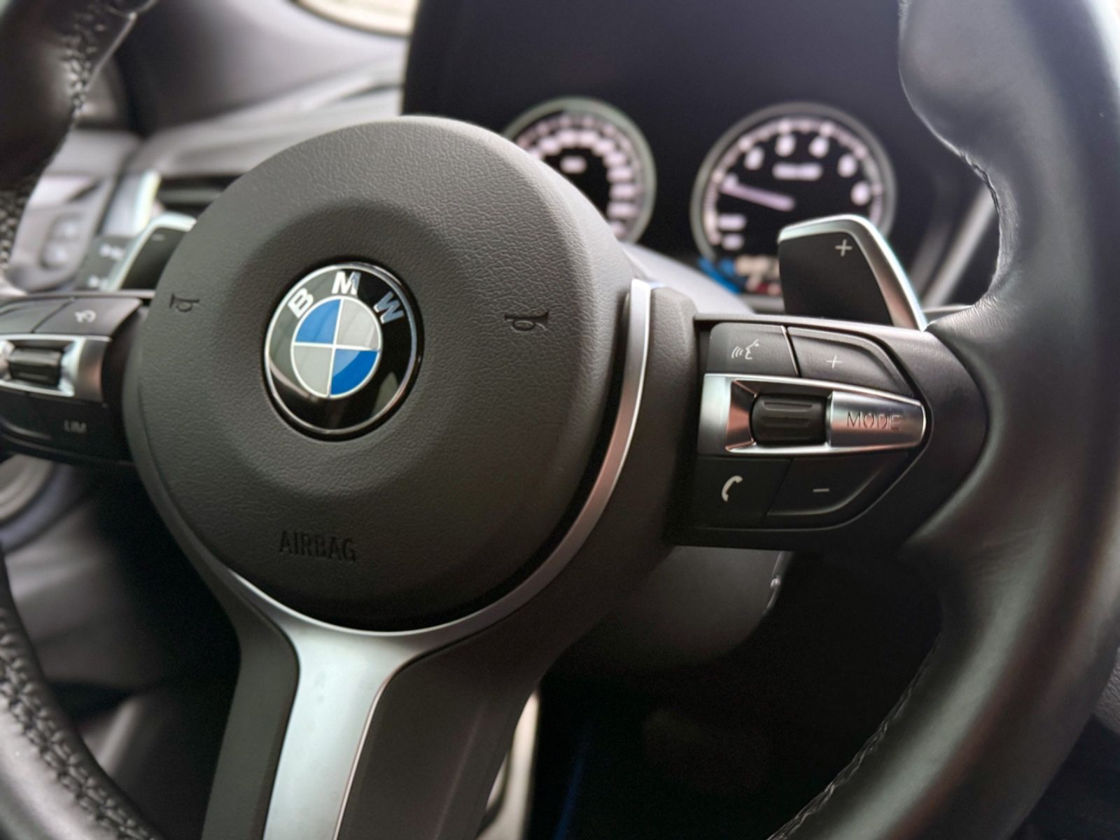 Fahrzeugabbildung BMW X2 20i M-SPORT *HEAD-UP|CAM|NAVI*