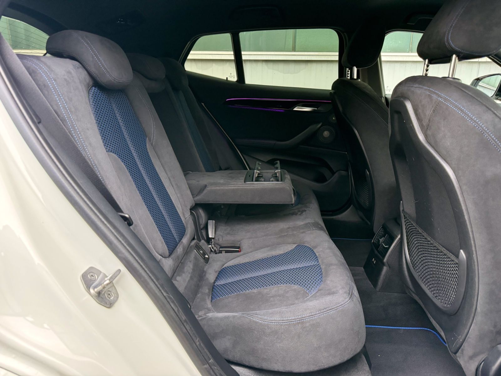 Fahrzeugabbildung BMW X2 20i M-SPORT *HEAD-UP|CAM|NAVI*