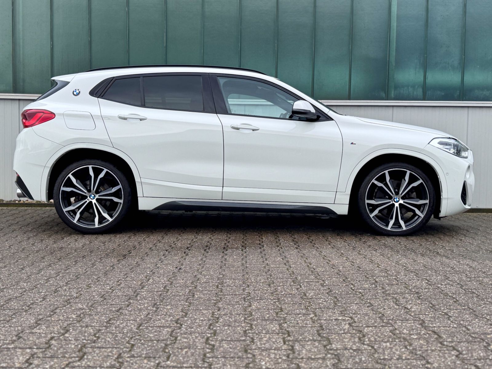 Fahrzeugabbildung BMW X2 20i M-SPORT *HEAD-UP|CAM|NAVI*