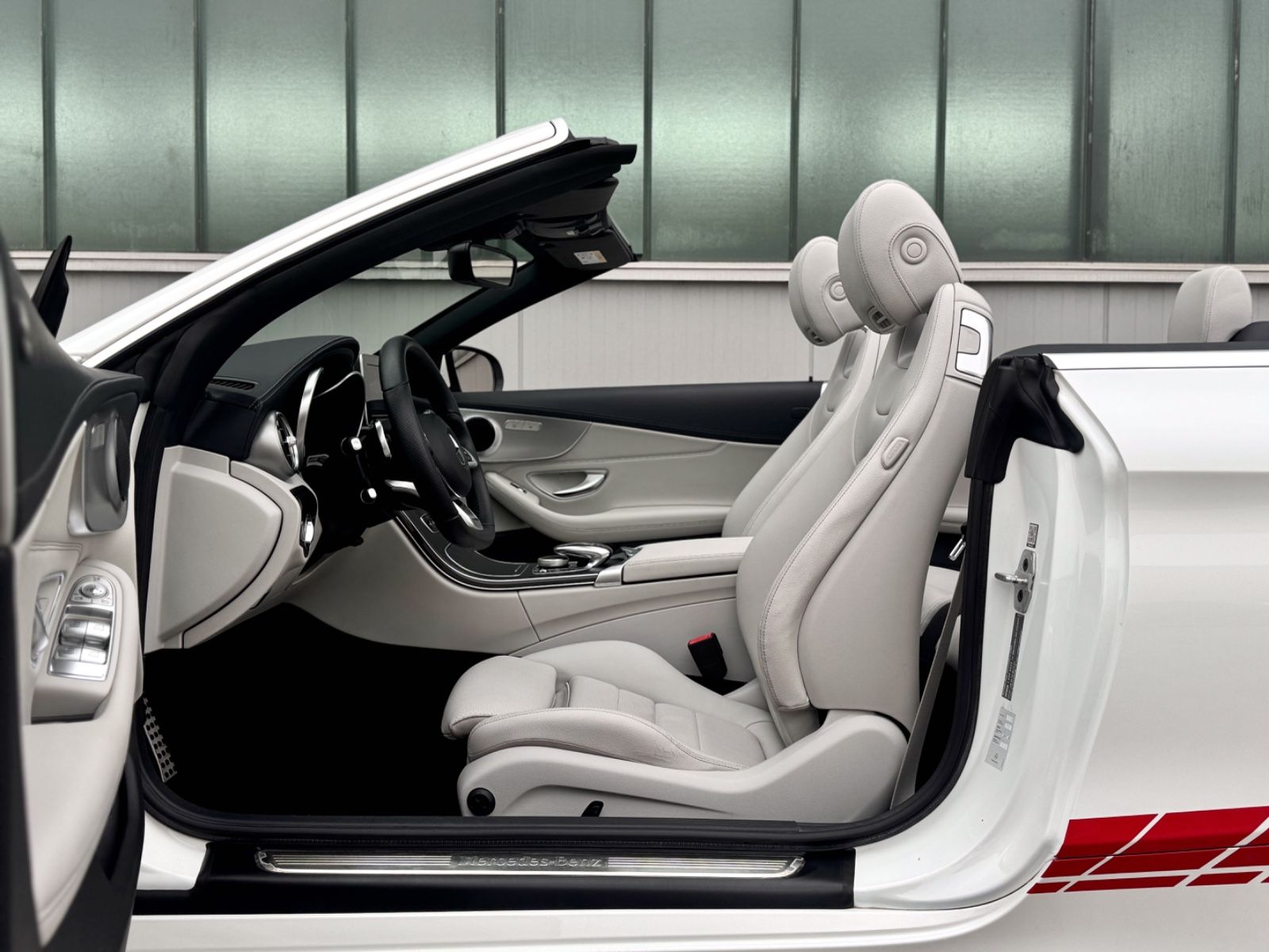 Fahrzeugabbildung Mercedes-Benz C 180 Cabriolet AMG-LINE *AHK|NAV|AIRSCARF|LED*