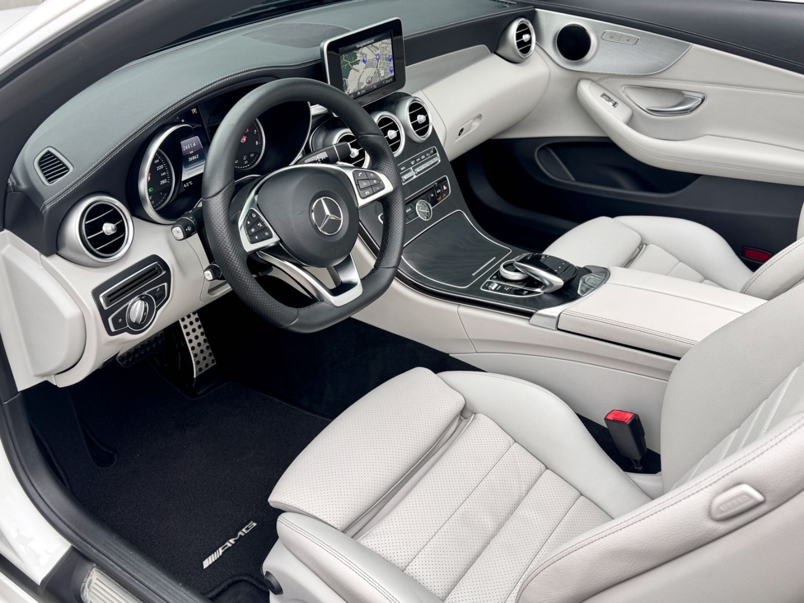 Fahrzeugabbildung Mercedes-Benz C 180 Cabriolet AMG-LINE *AHK|NAV|AIRSCARF|LED*