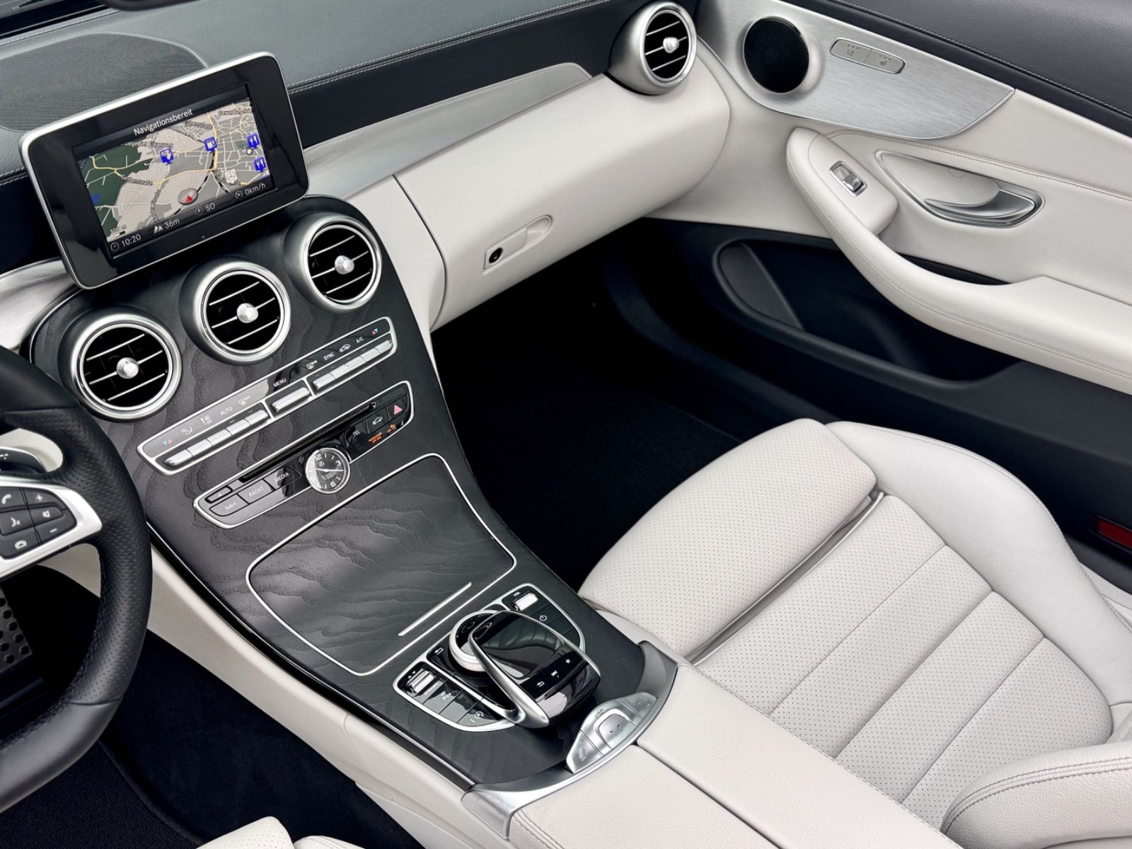 Fahrzeugabbildung Mercedes-Benz C 180 Cabriolet AMG-LINE *AHK|NAV|AIRSCARF|LED*