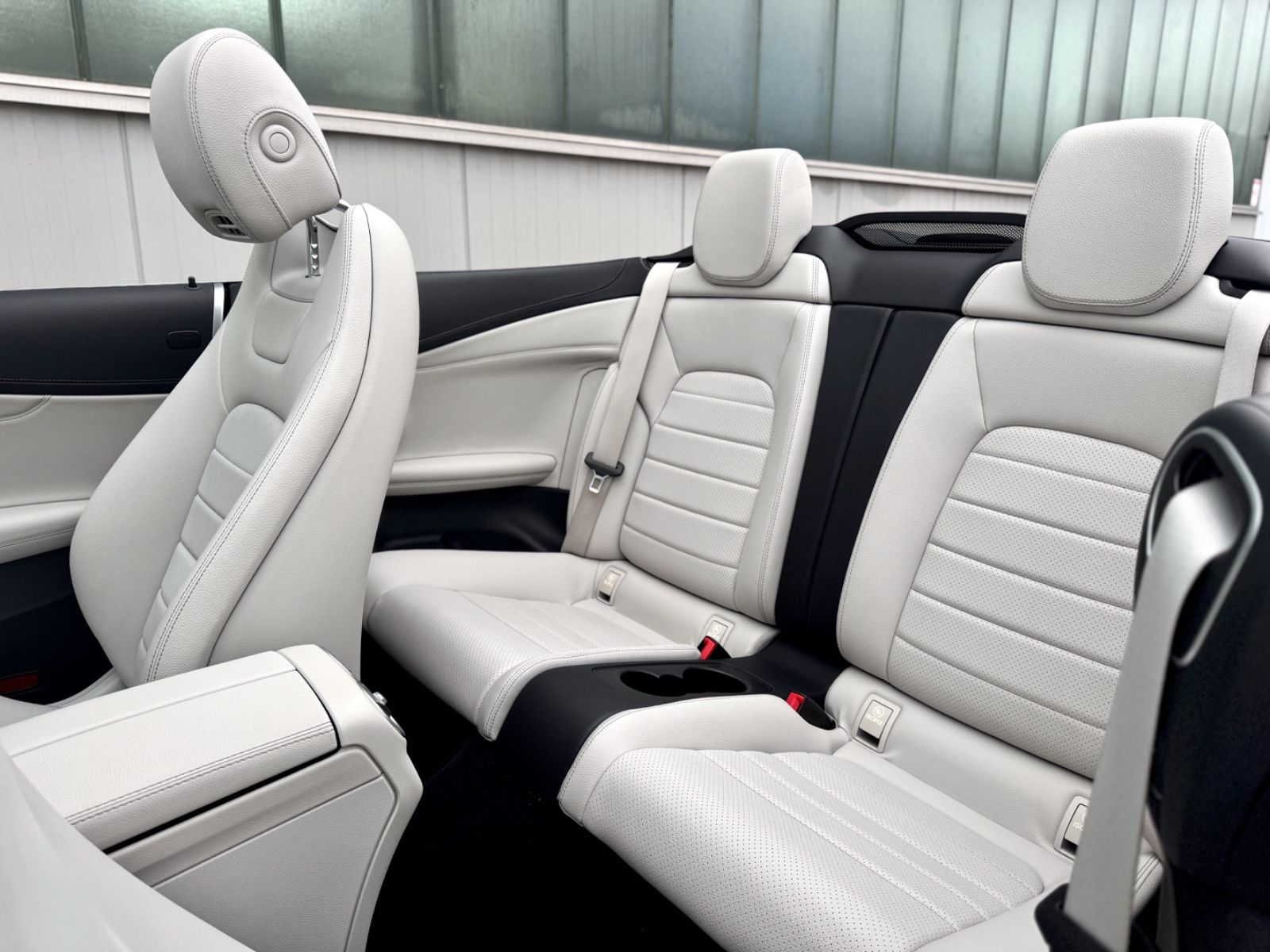 Fahrzeugabbildung Mercedes-Benz C 180 Cabriolet AMG-LINE *AHK|NAV|AIRSCARF|LED*