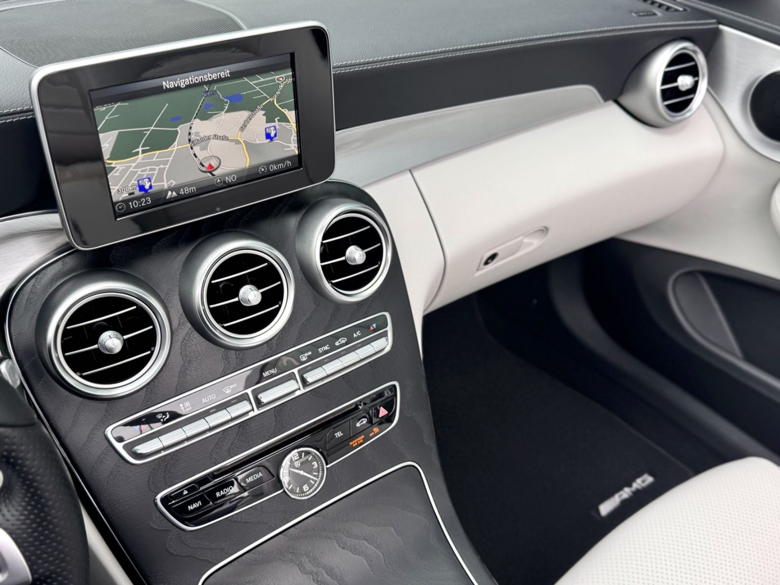 Fahrzeugabbildung Mercedes-Benz C 180 Cabriolet AMG-LINE *AHK|NAV|AIRSCARF|LED*