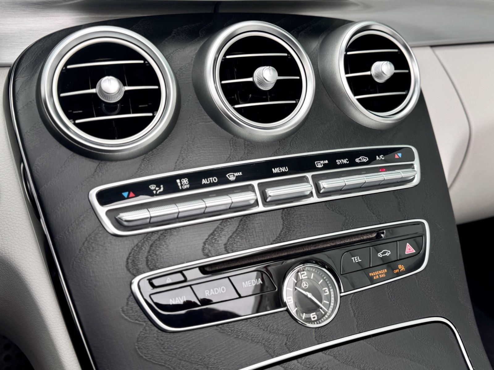 Fahrzeugabbildung Mercedes-Benz C 180 Cabriolet AMG-LINE *AHK|NAV|AIRSCARF|LED*