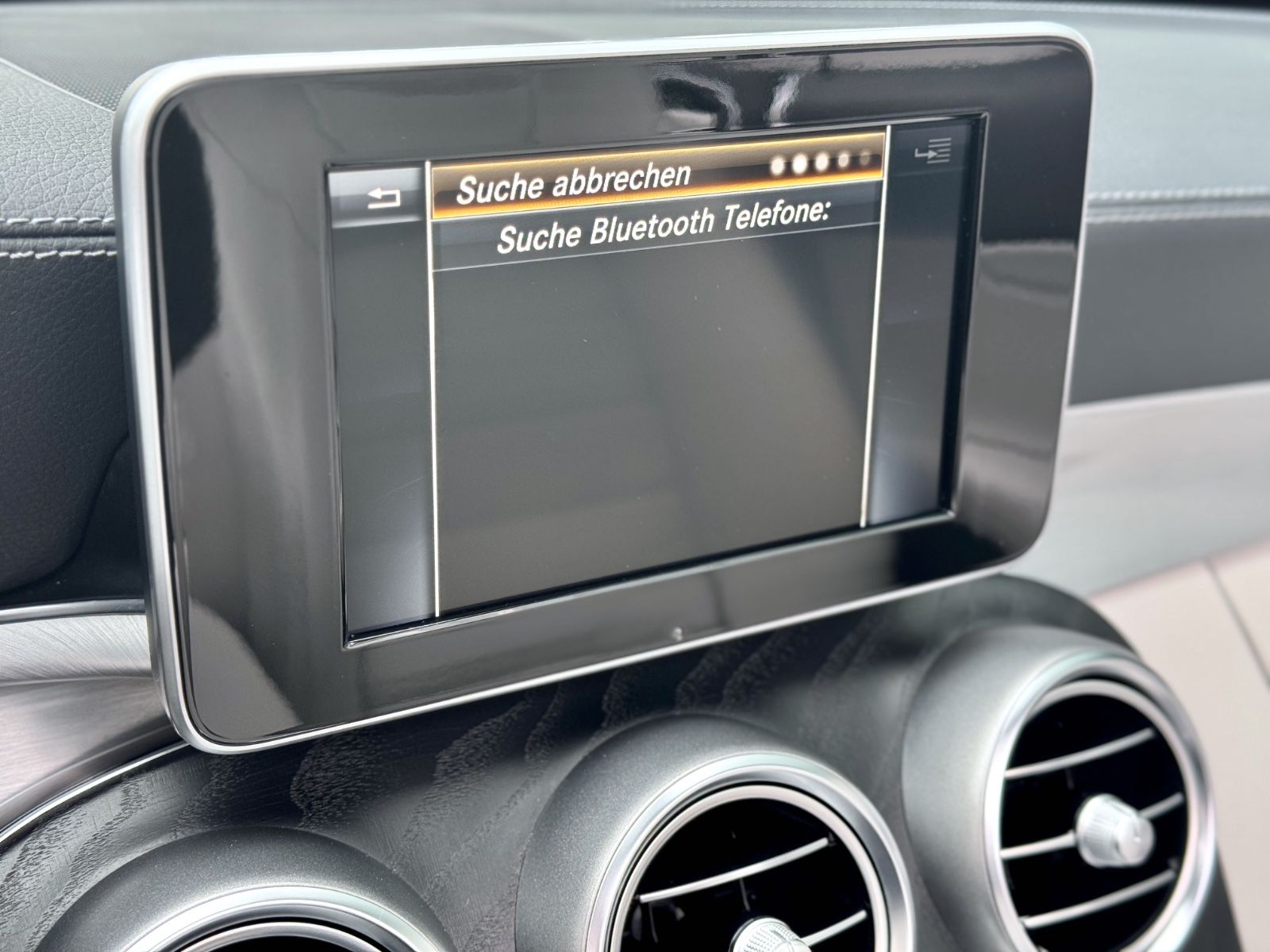 Fahrzeugabbildung Mercedes-Benz C 180 Cabriolet AMG-LINE *AHK|NAV|AIRSCARF|LED*