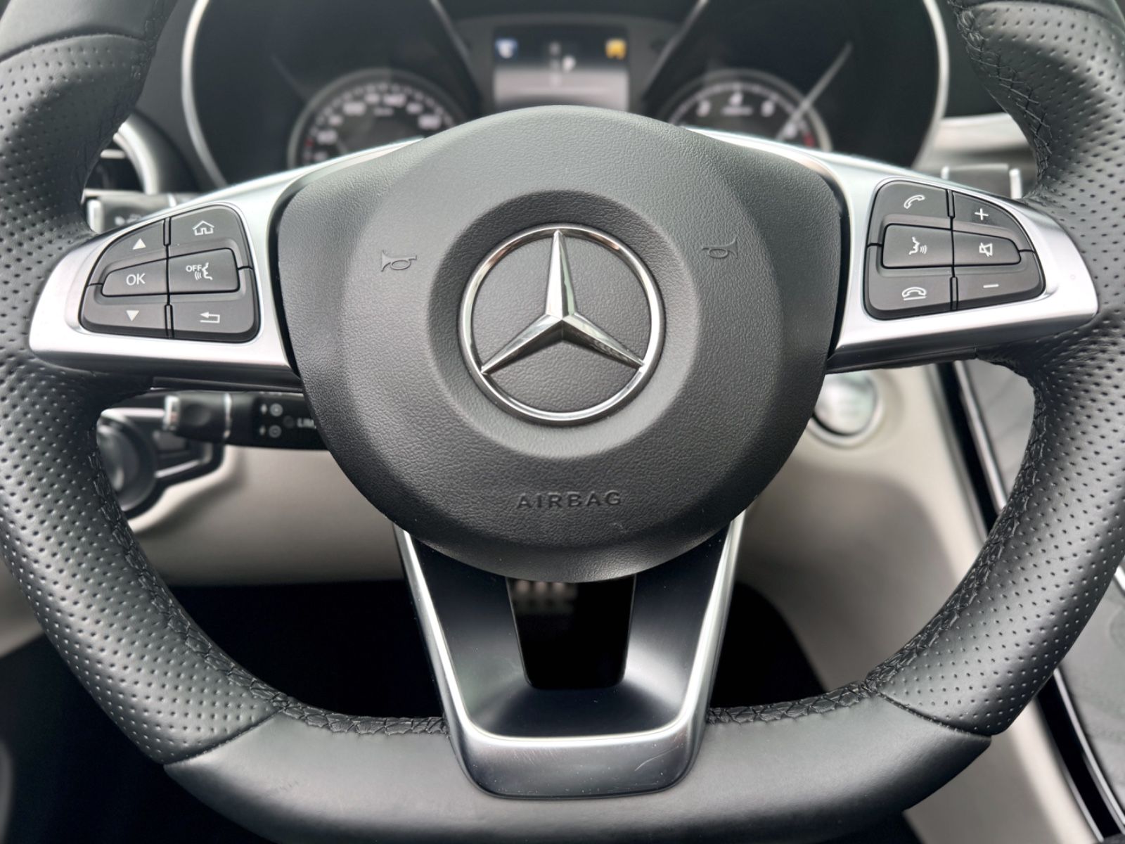 Fahrzeugabbildung Mercedes-Benz C 180 Cabriolet AMG-LINE *AHK|NAV|AIRSCARF|LED*