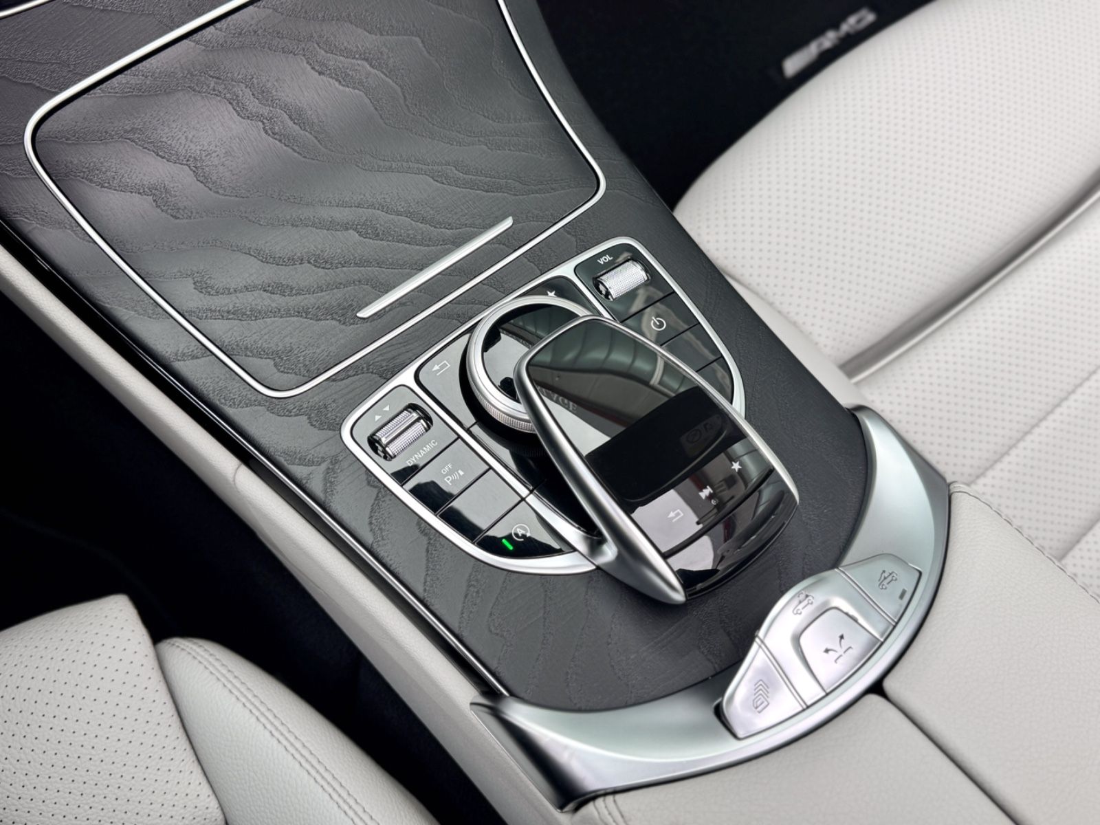 Fahrzeugabbildung Mercedes-Benz C 180 Cabriolet AMG-LINE *AHK|NAV|AIRSCARF|LED*