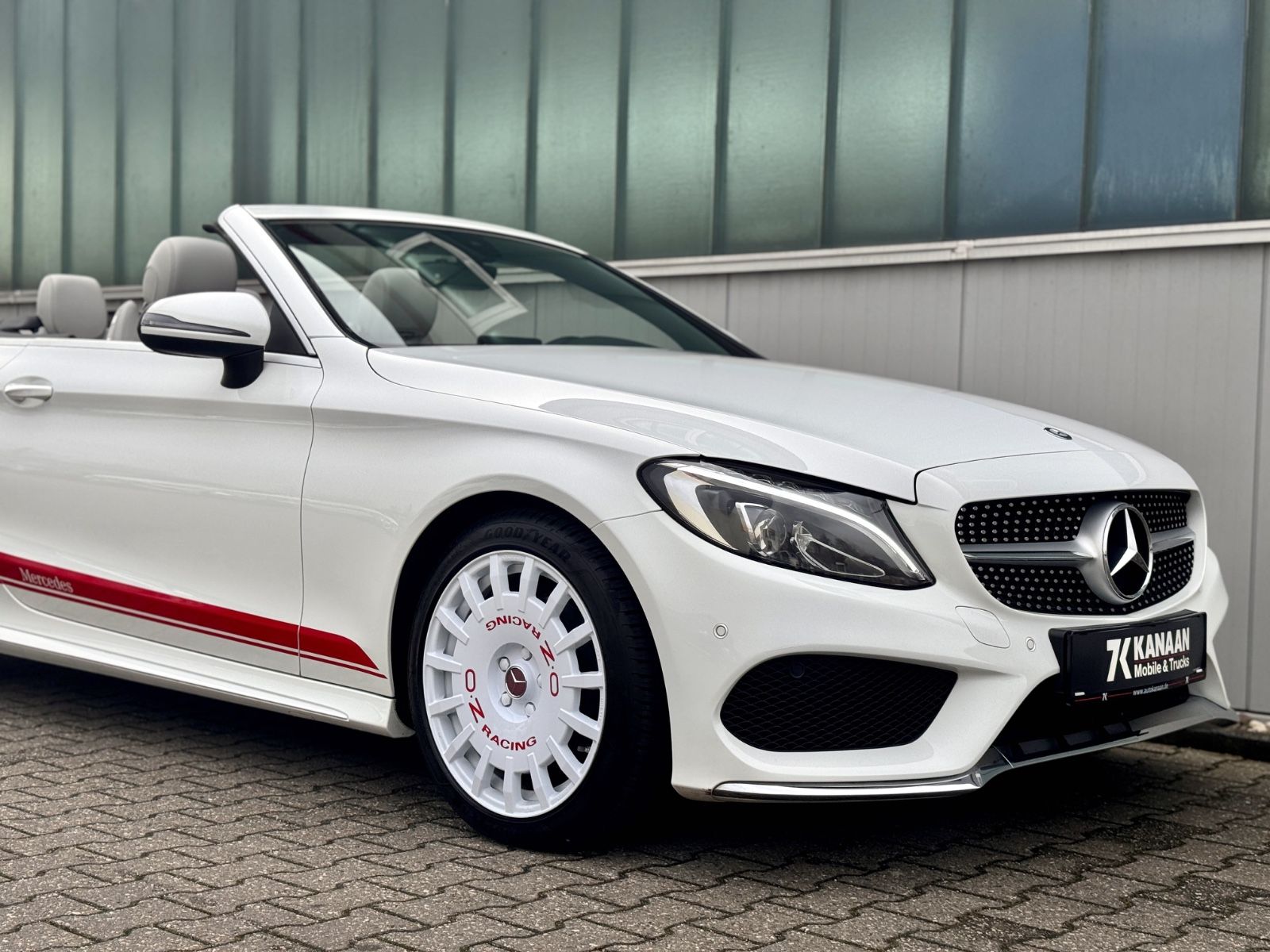 Fahrzeugabbildung Mercedes-Benz C 180 Cabriolet AMG-LINE *AHK|NAV|AIRSCARF|LED*