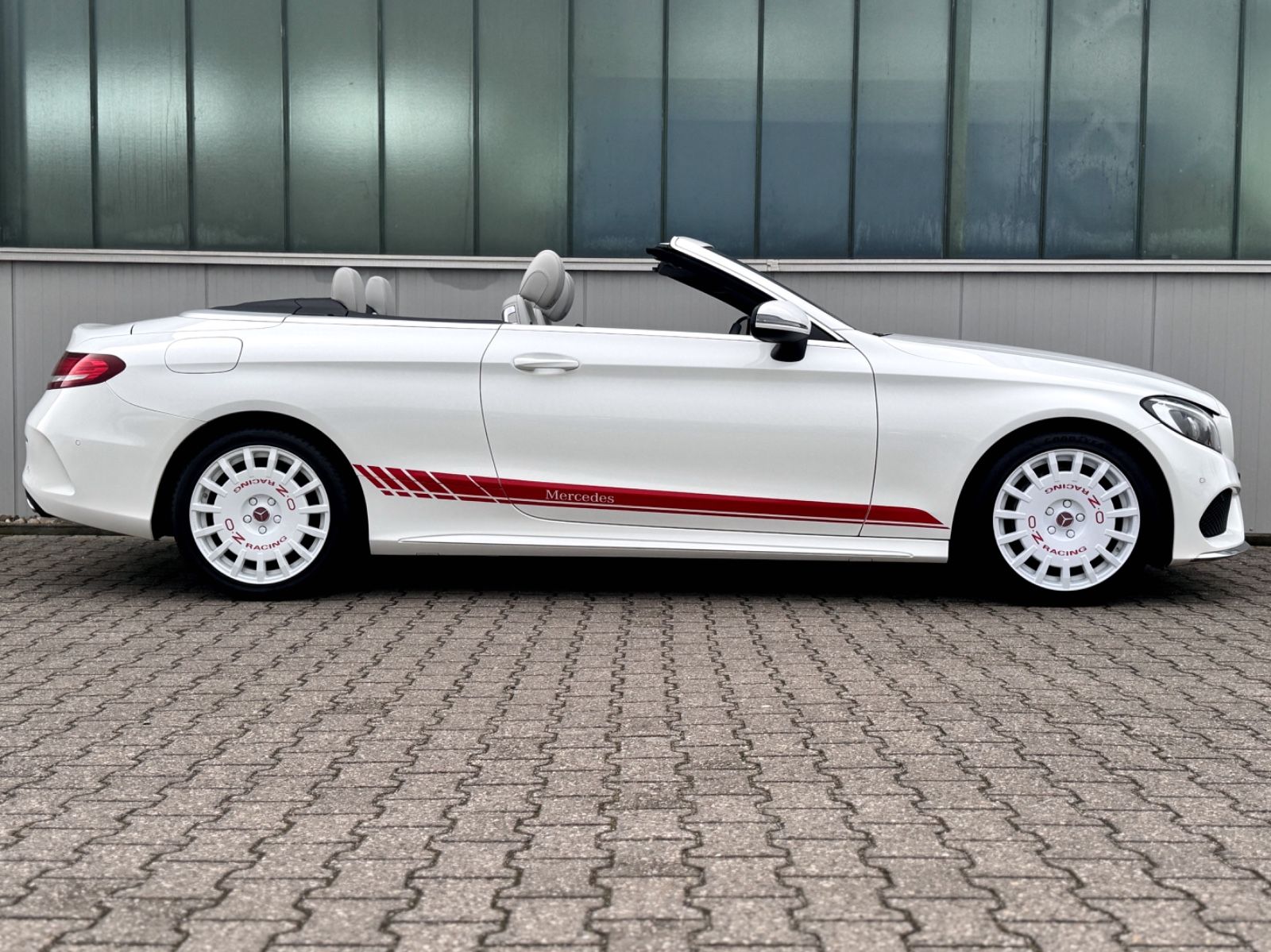 Fahrzeugabbildung Mercedes-Benz C 180 Cabriolet AMG-LINE *AHK|NAV|AIRSCARF|LED*