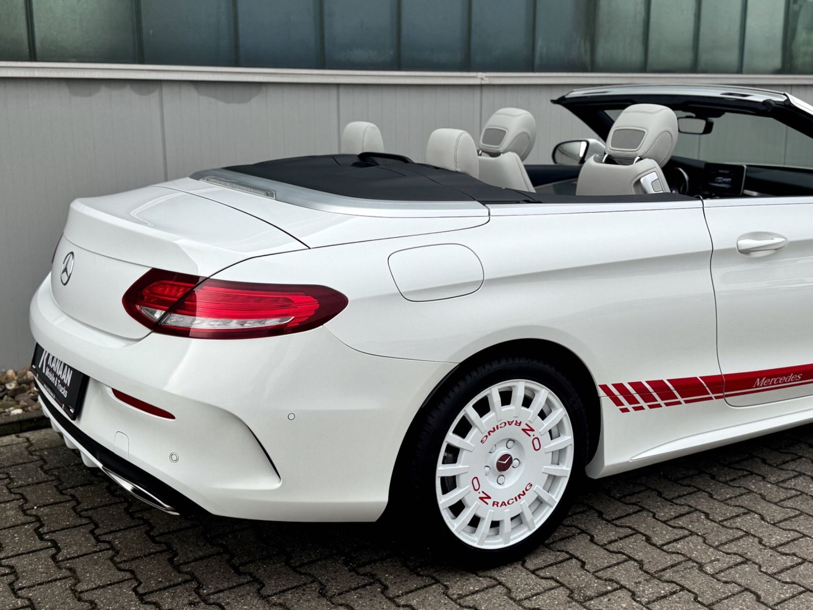 Fahrzeugabbildung Mercedes-Benz C 180 Cabriolet AMG-LINE *AHK|NAV|AIRSCARF|LED*