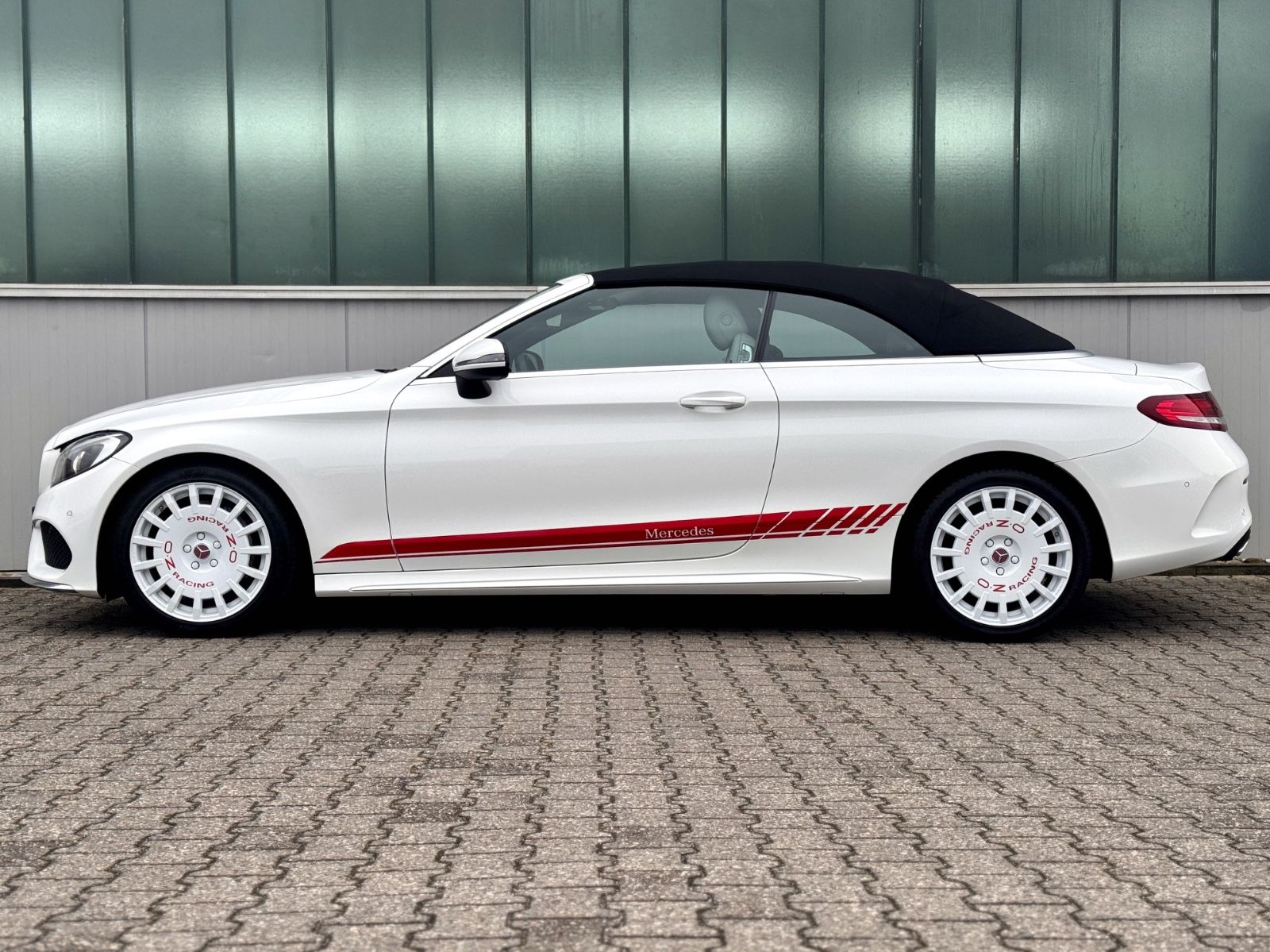 Fahrzeugabbildung Mercedes-Benz C 180 Cabriolet AMG-LINE *AHK|NAV|AIRSCARF|LED*