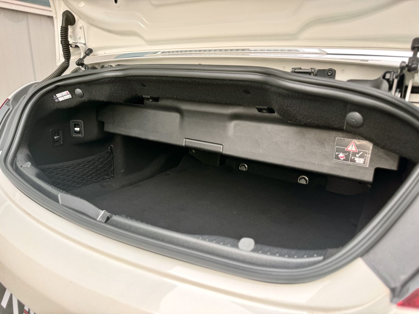 Fahrzeugabbildung Mercedes-Benz C 180 Cabriolet AMG-LINE *AHK|NAV|AIRSCARF|LED*