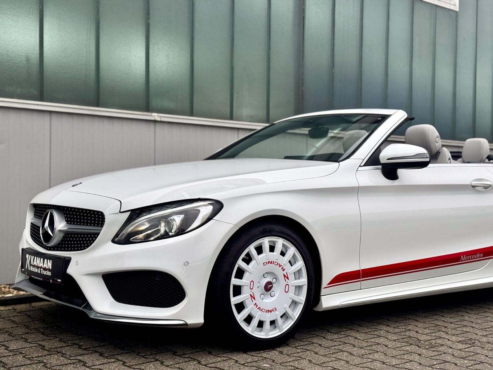 Fahrzeugabbildung Mercedes-Benz C 180 Cabriolet AMG-LINE *AHK|NAV|AIRSCARF|LED*