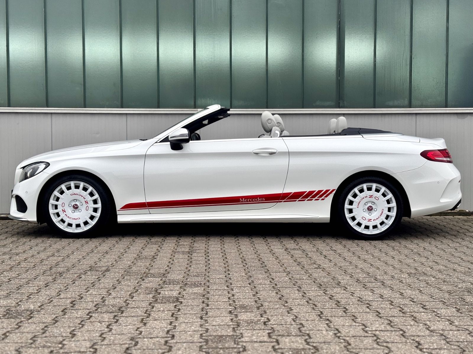 Fahrzeugabbildung Mercedes-Benz C 180 Cabriolet AMG-LINE *AHK|NAV|AIRSCARF|LED*