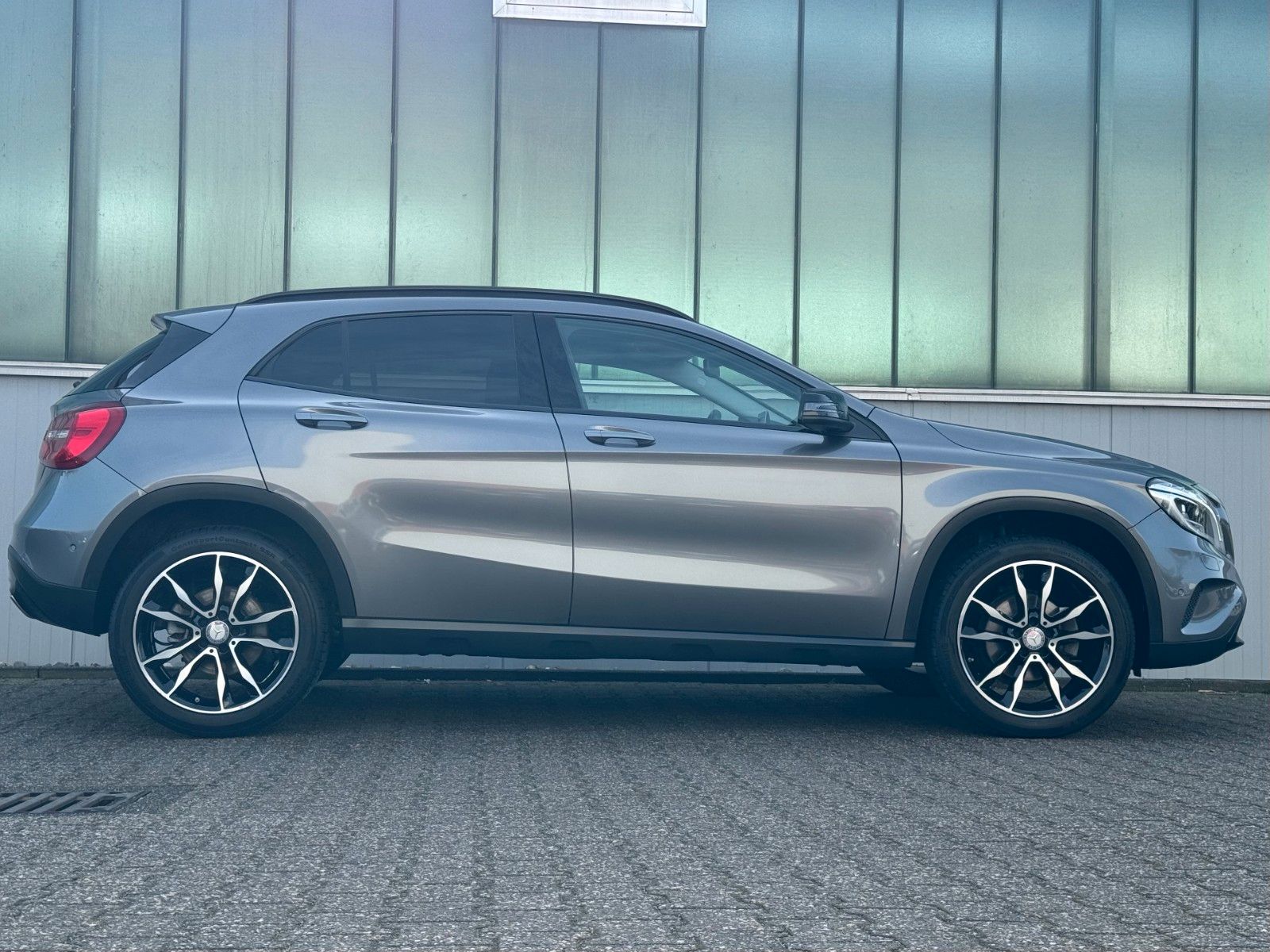 Fahrzeugabbildung Mercedes-Benz GLA 180 Urban-Score *XENON|NIGHT|NAVI|SHZ*