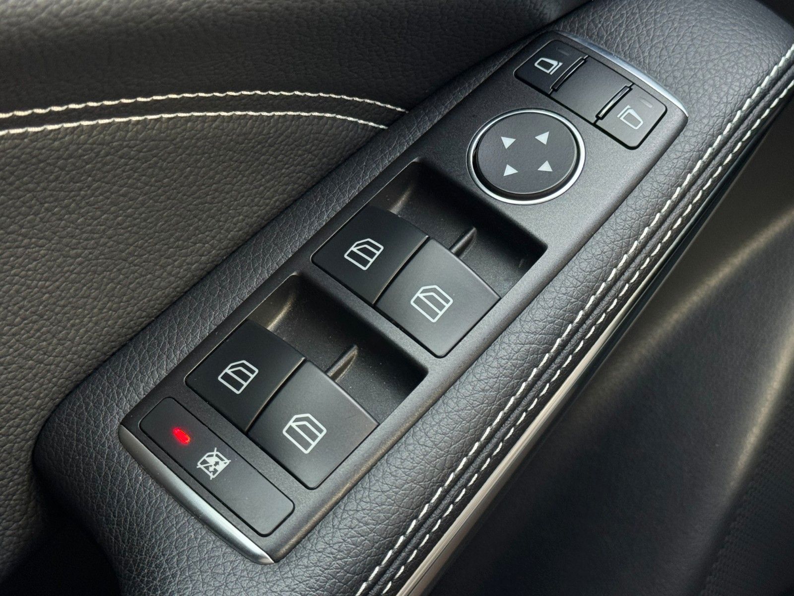 Fahrzeugabbildung Mercedes-Benz GLA 180 Urban-Score *XENON|NIGHT|NAVI|SHZ*