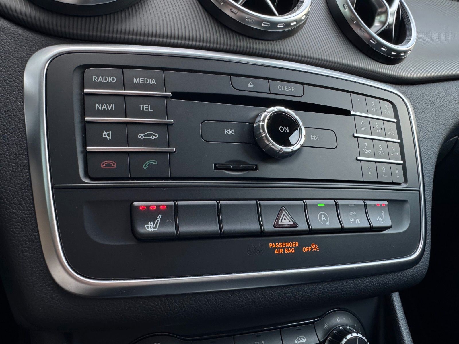 Fahrzeugabbildung Mercedes-Benz GLA 180 Urban-Score *XENON|NIGHT|NAVI|SHZ*